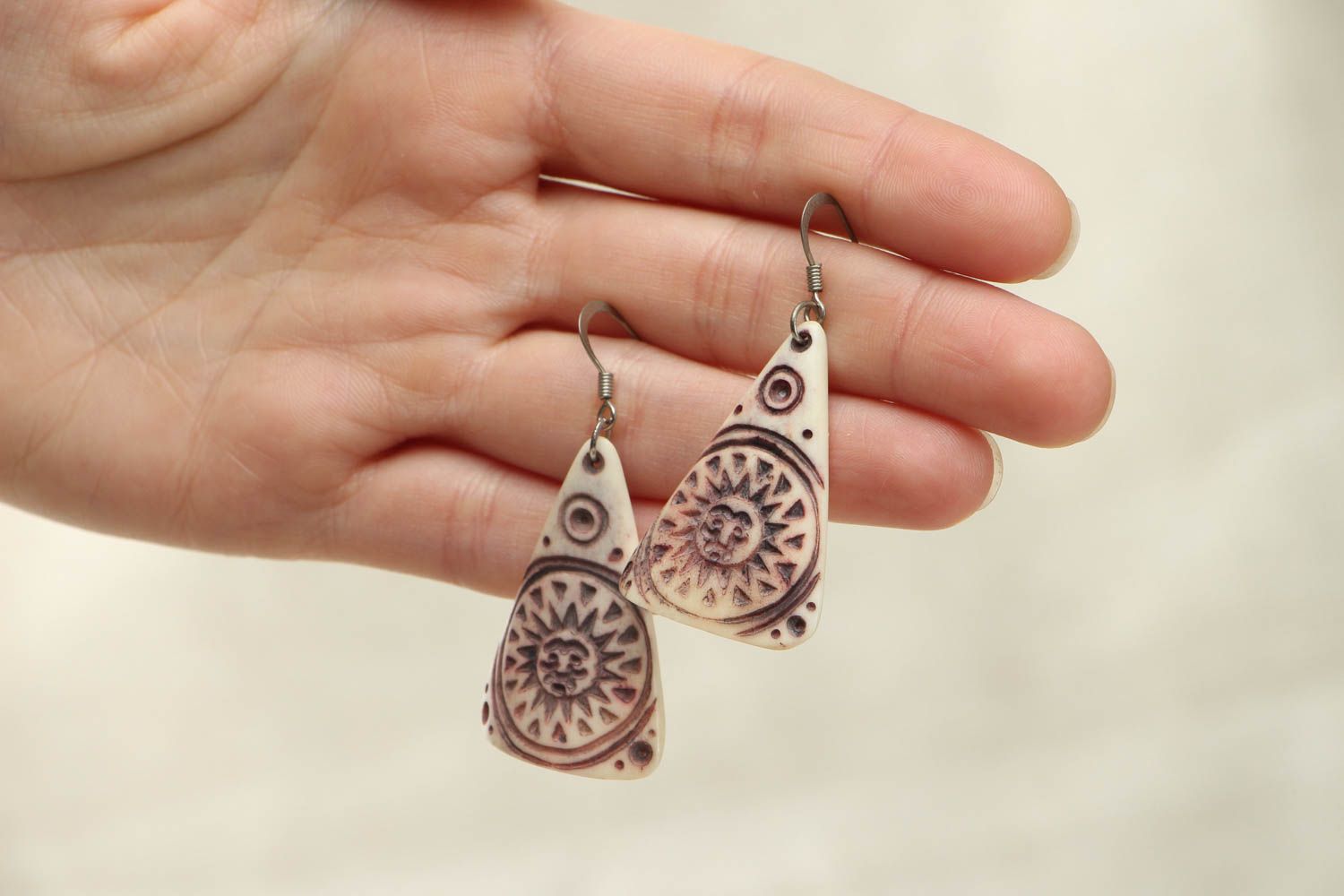 Triangle bone earrings in ethnic style photo 3