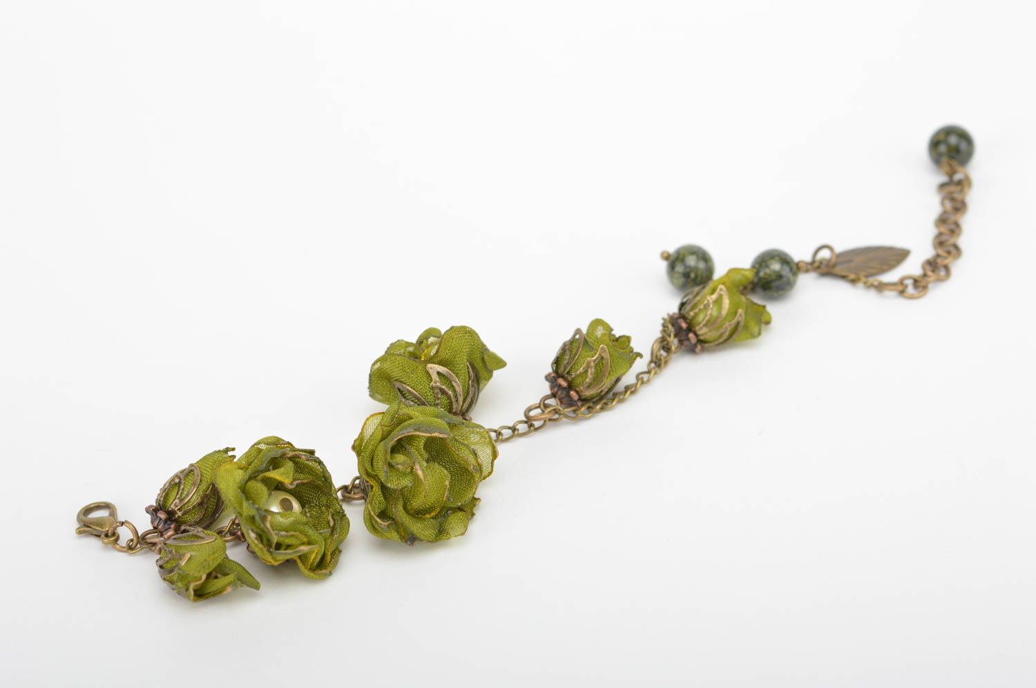 Bracelet en métal Bijou fait main Accessoire femme original fleurs vertes tissu photo 5