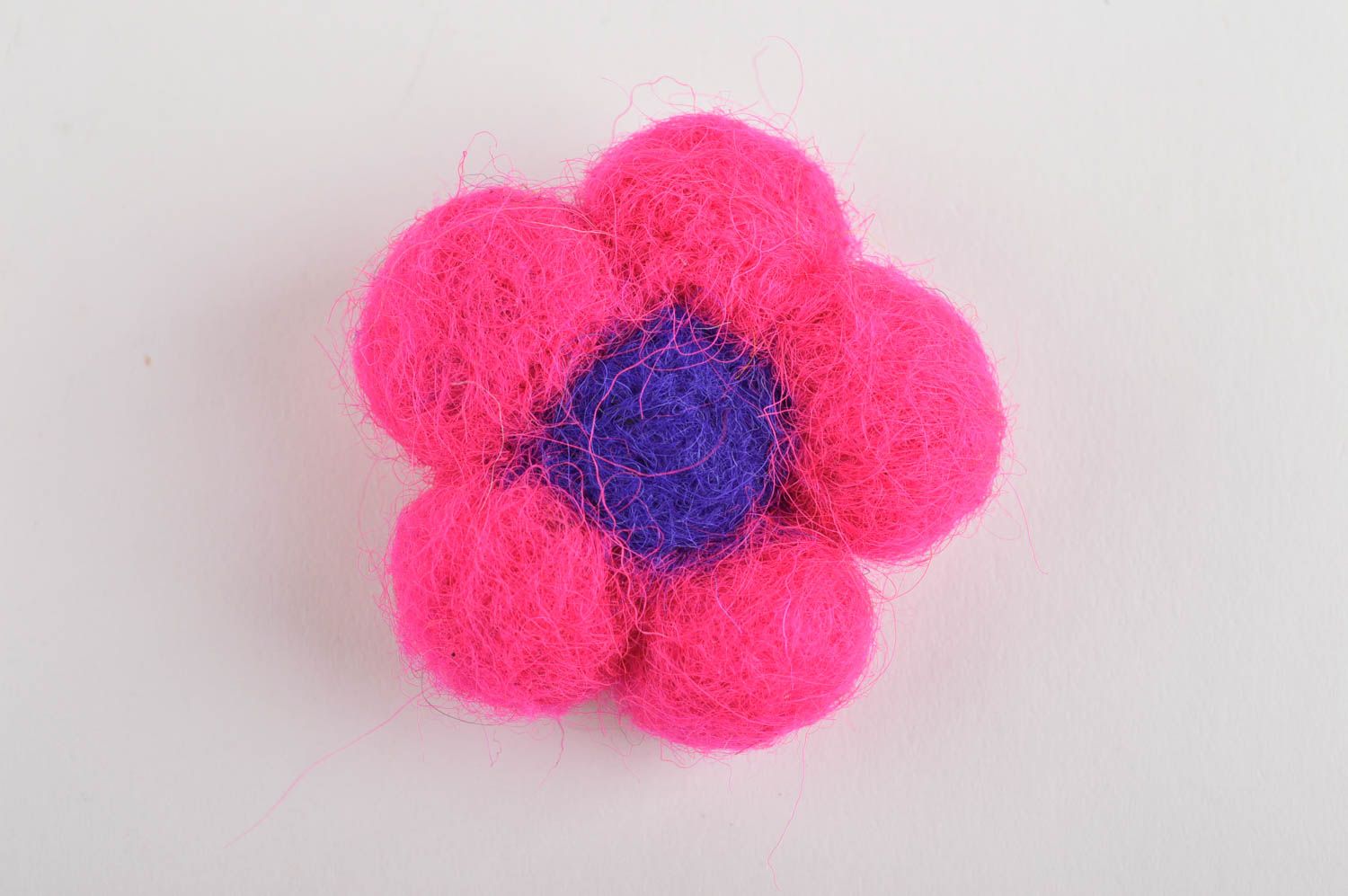 Peluche décorative Jouet en laine fait main Cadeau enfant Fleur rose violet photo 2