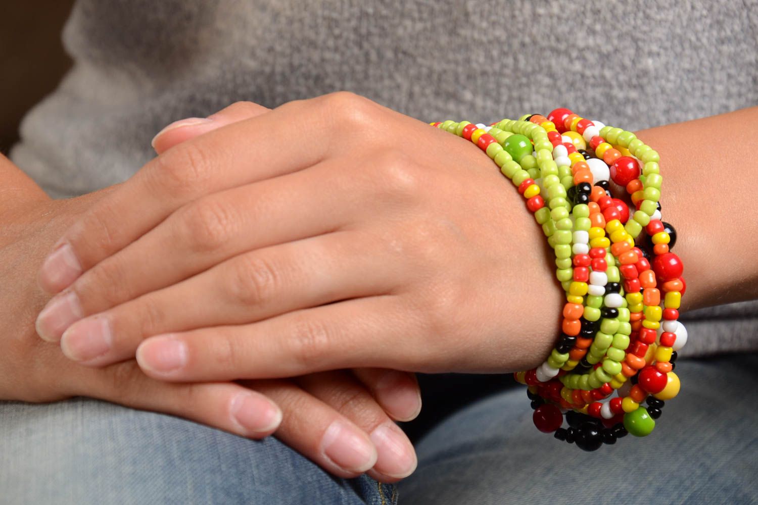Разноцветный многорядный широкий браслет из бисера ручной работы для женщин фото 1