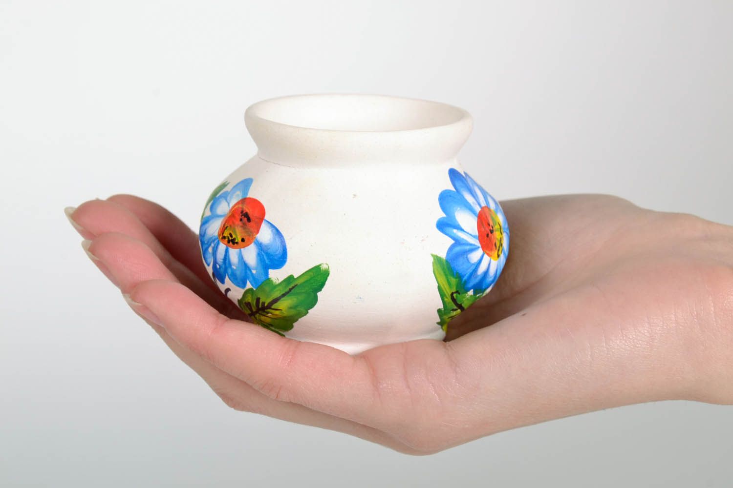 2 inches little ceramic pitcher vase for shelf décor with blue floral design 0,17 photo 2