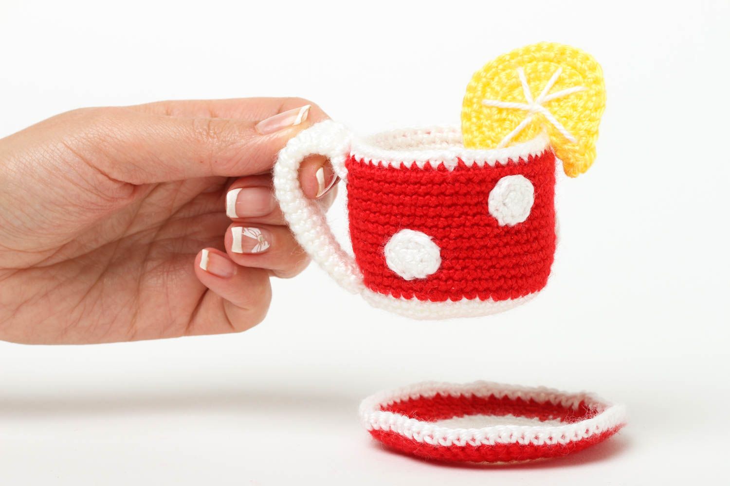 Jouet tricoté Peluche faite main tasse rouge à pois avec citron Cadeau enfant photo 5