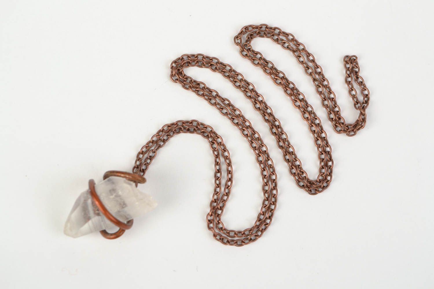 Pendentif en cuivre wire wrapping avec cristal de roche fait main sur chaîne photo 5