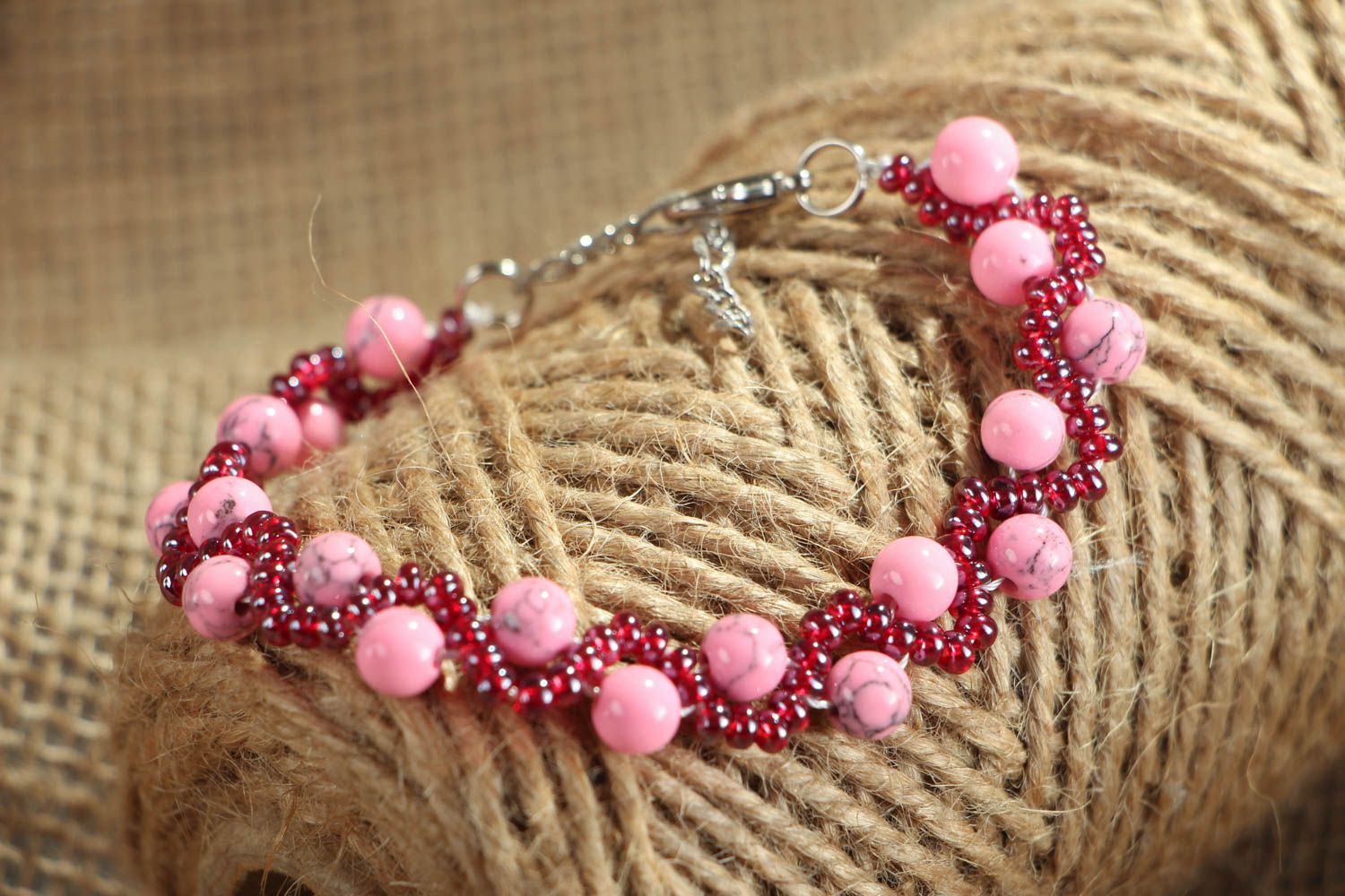 Bracelet avec cacholong et perles de rocaille tchèques photo 4