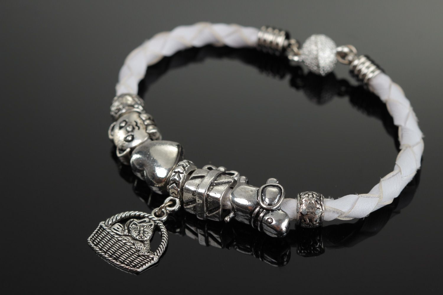 Weißes dünnes handgemachtes Armband mit Anhänger Geschenk für Geliebte foto 1