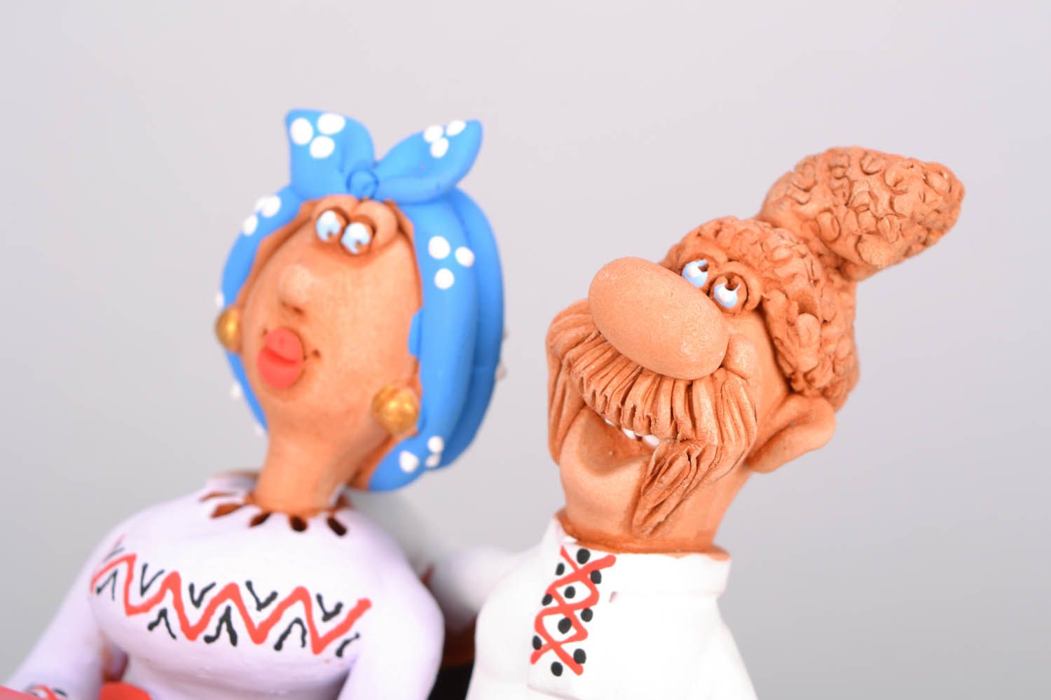 Clay figurine Cossack and his Wife in a Car photo 2