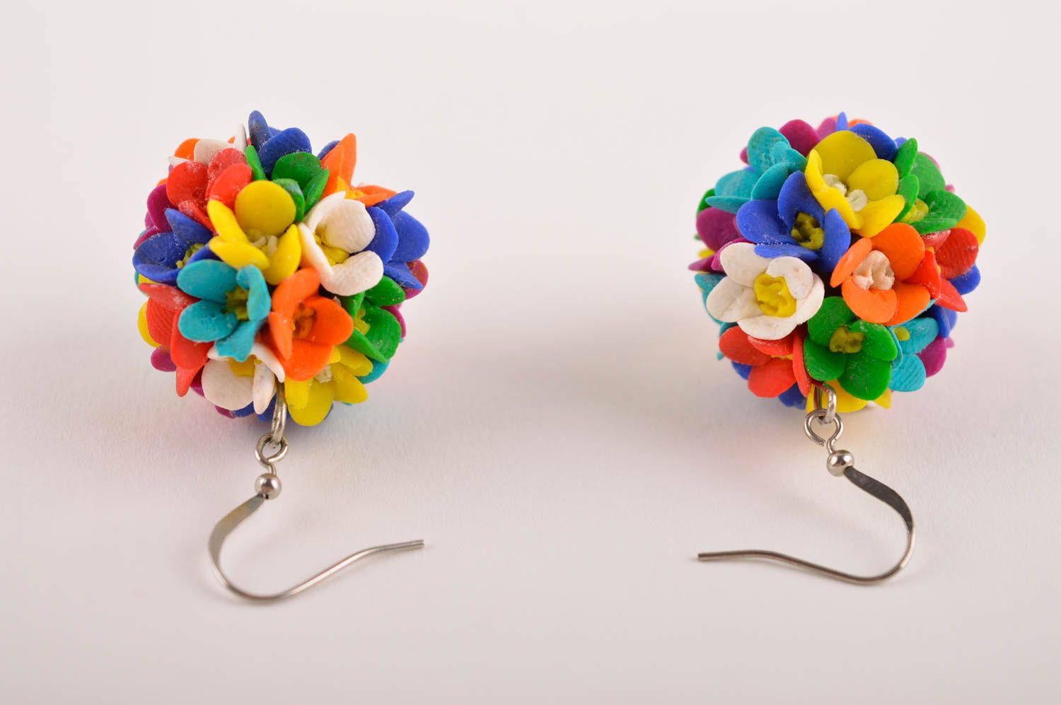 Серьги с цветами украшение ручной работы серьги из полимерной глины красочные фото 5