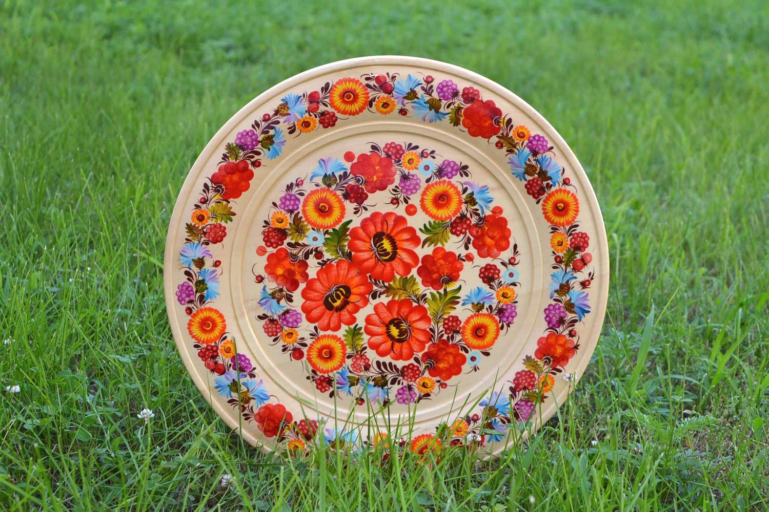 Декоративная тарелка на стену круглая с цветочным орнаментом ручная работа фото 1