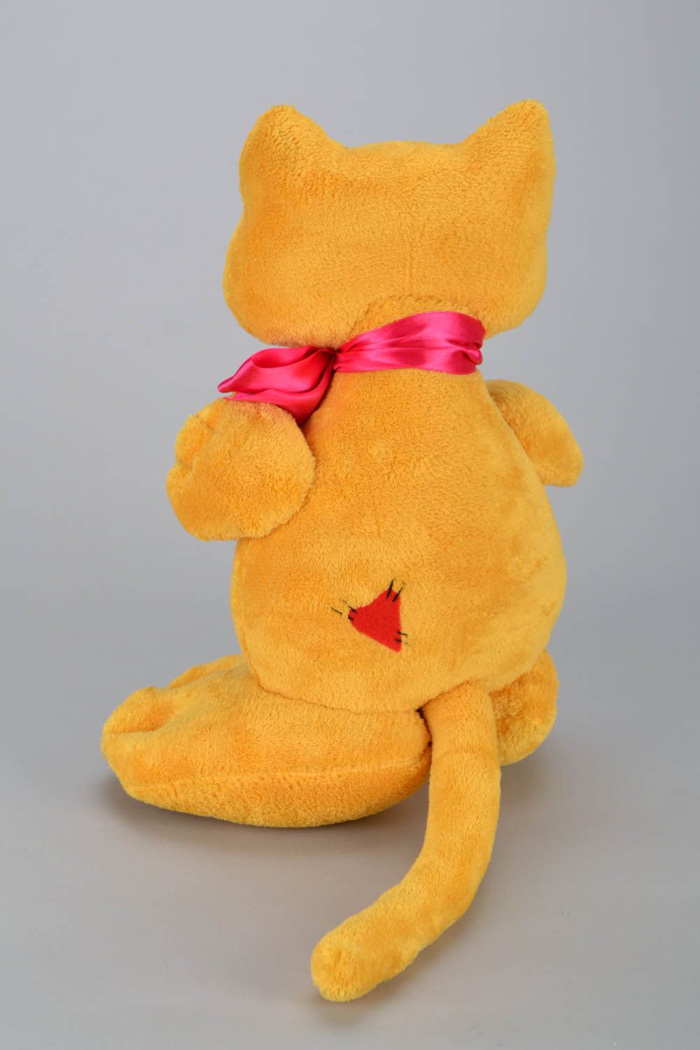 Muñeco de trapo en forma de un gato amarillo grande foto 3