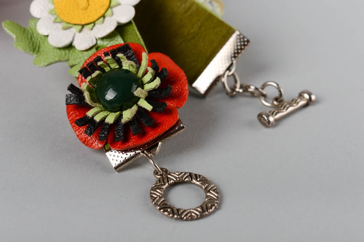 Bracelet fleurs en cuir Bijou fait main Cadeau pour fille Marguerites et pavots photo 3