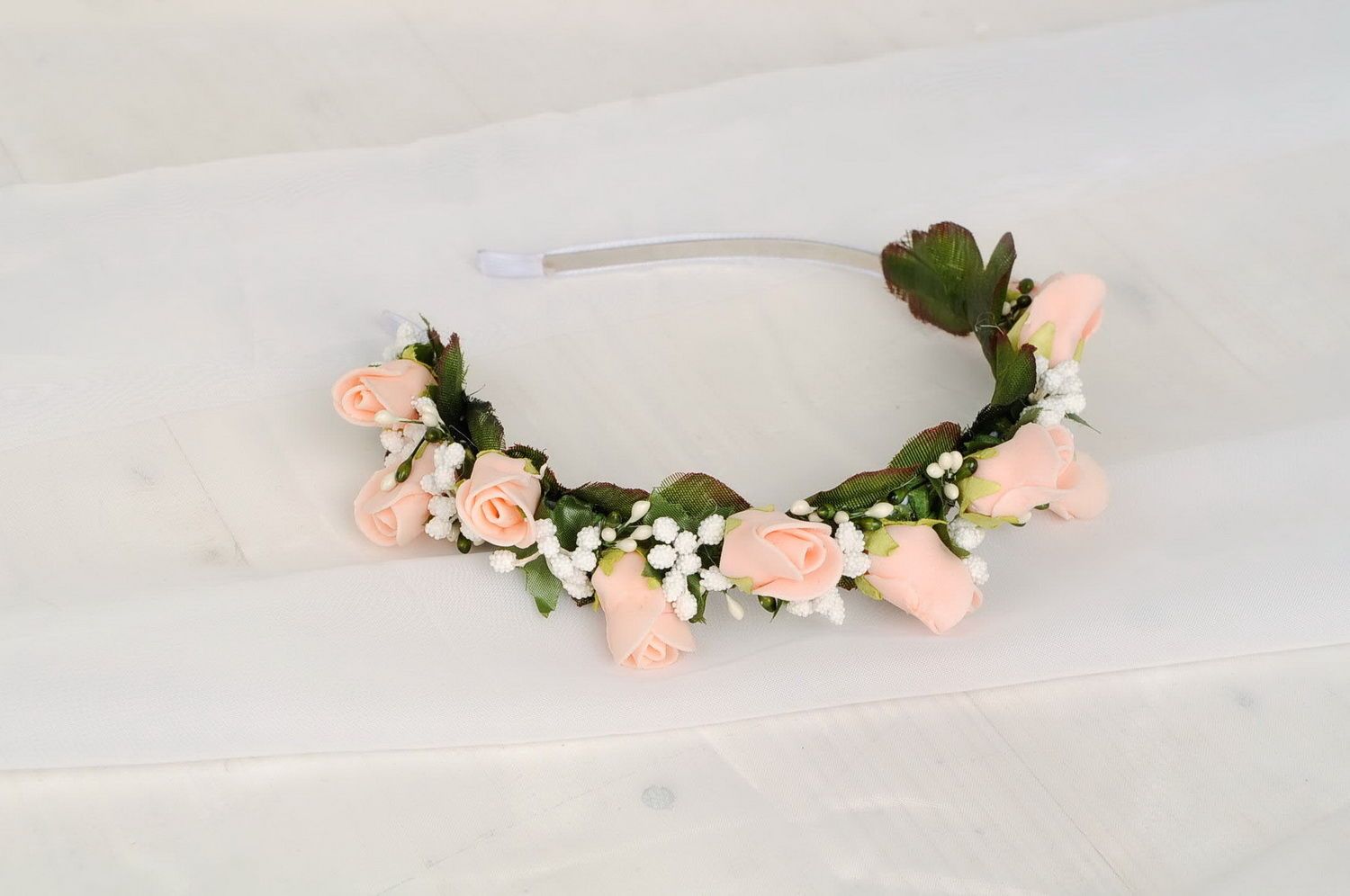 Headband with artificial flowers photo 2