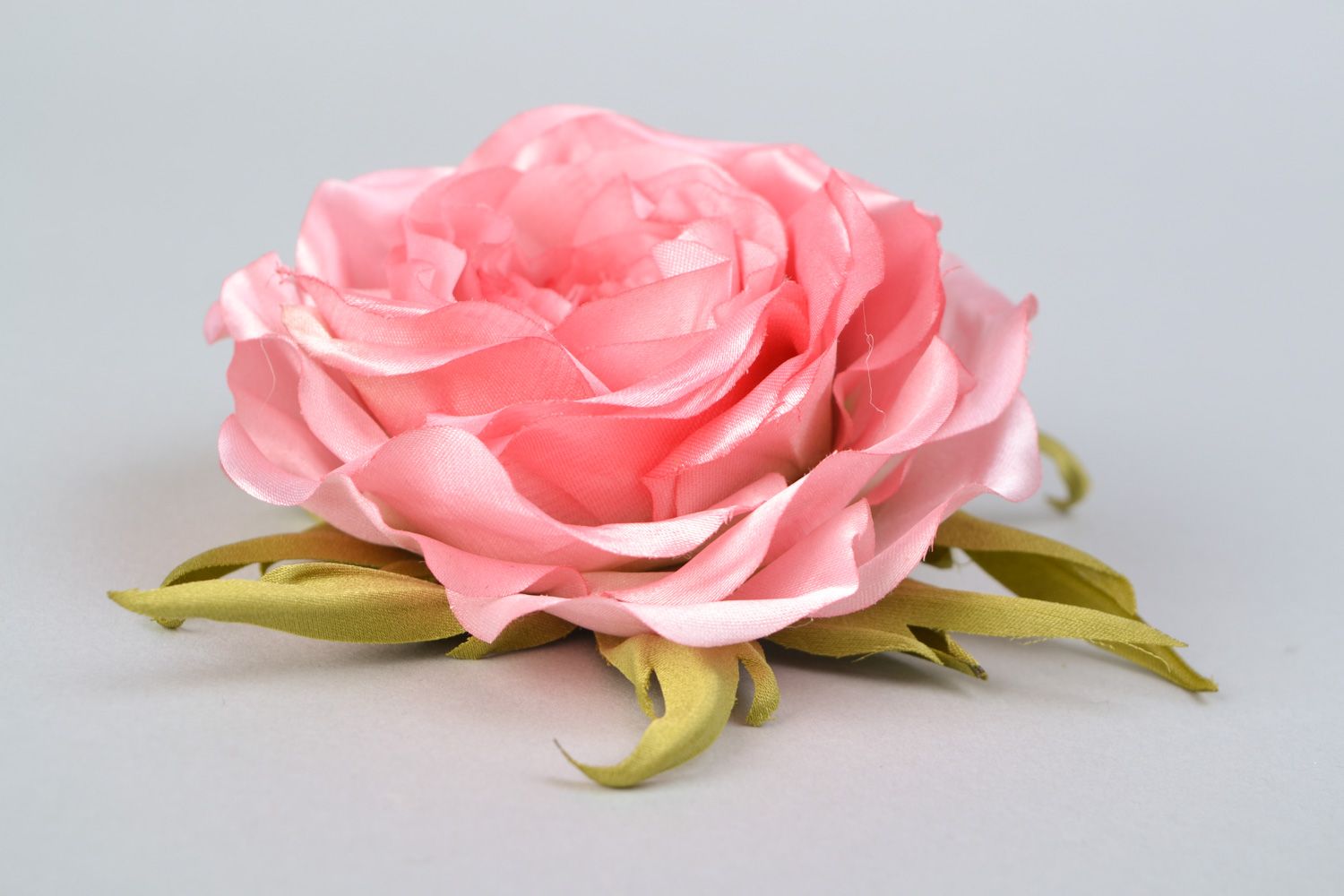 Grande broche fleur en soie rose design délicat de créateur faite main Rose photo 1