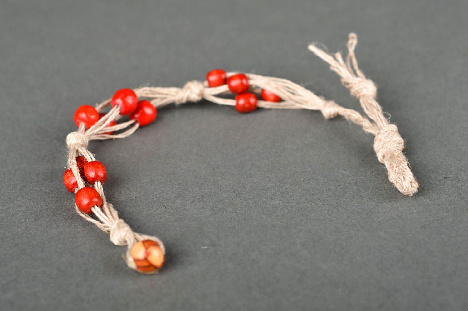 Pulsera artesanal de cordón pulsera con cuentas rojas accesorio para mujer  foto 3