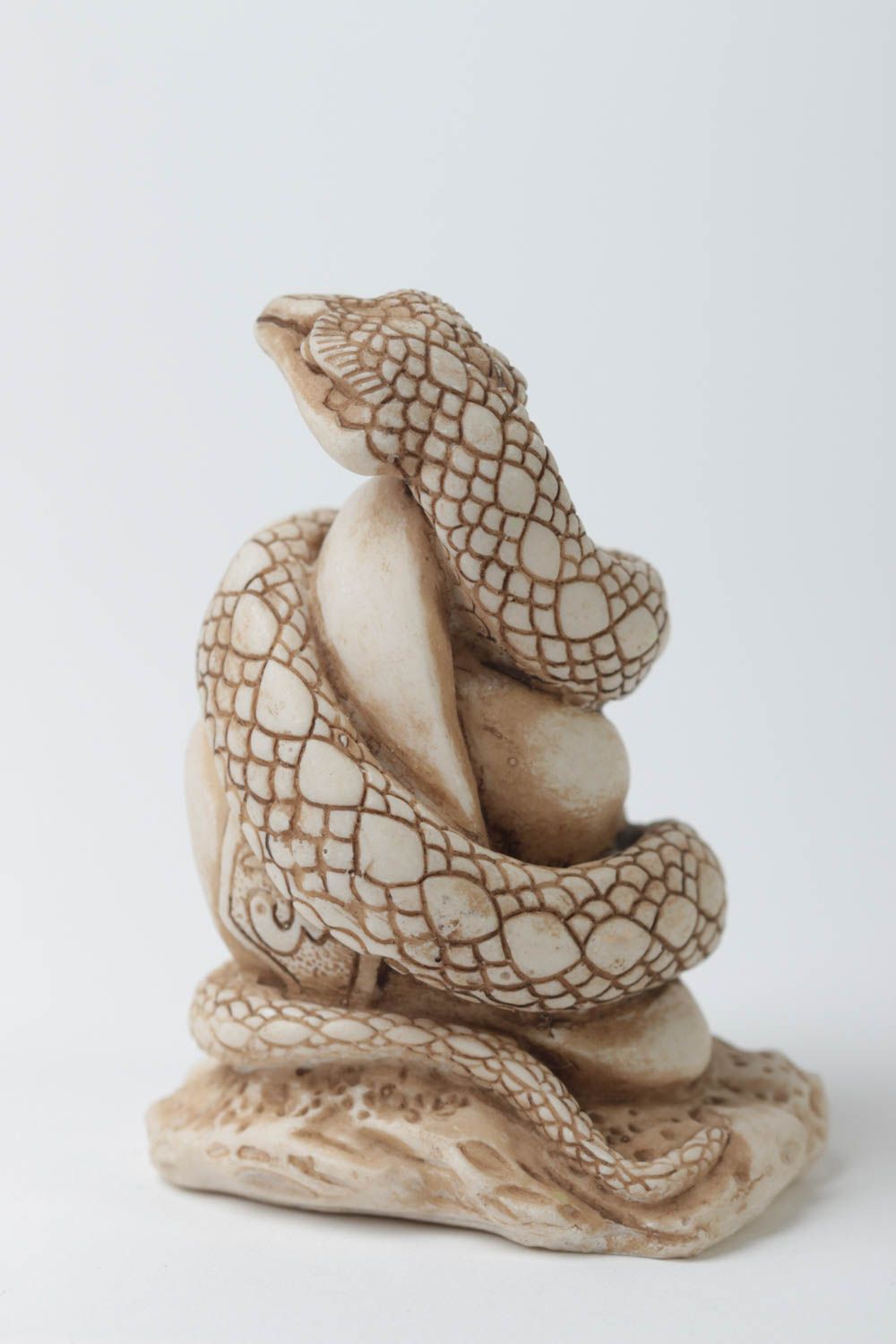 Статуэтка из полимерной смолы и мраморной пудры ручной работы в виде змеи фото 4