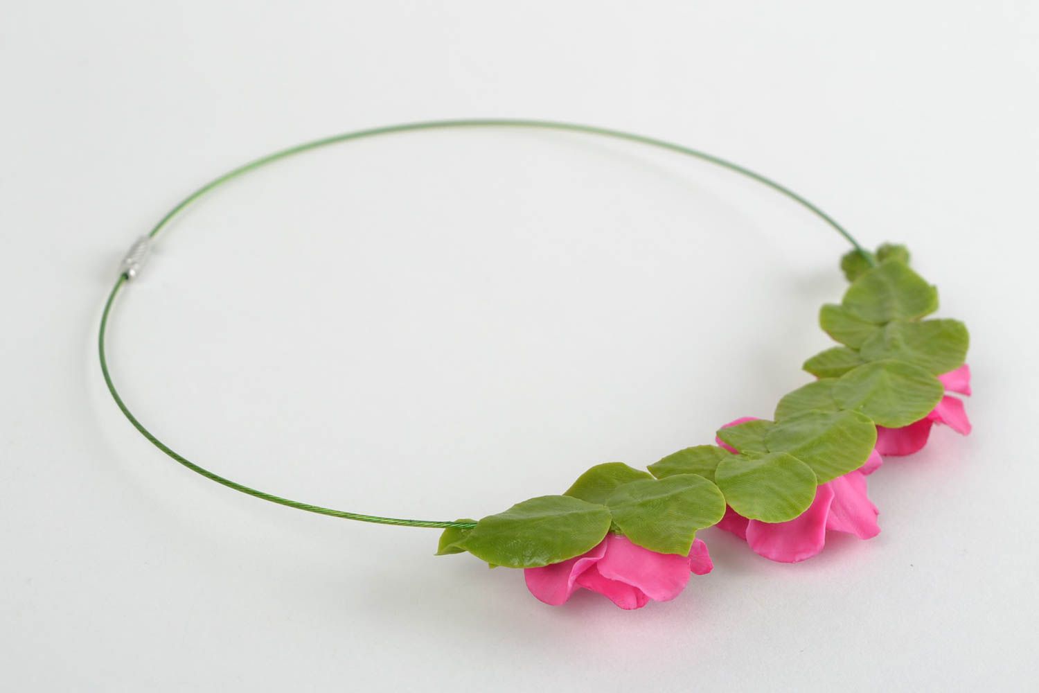 Collar de porcelana fría elegante artesanal con flores rosadas foto 5