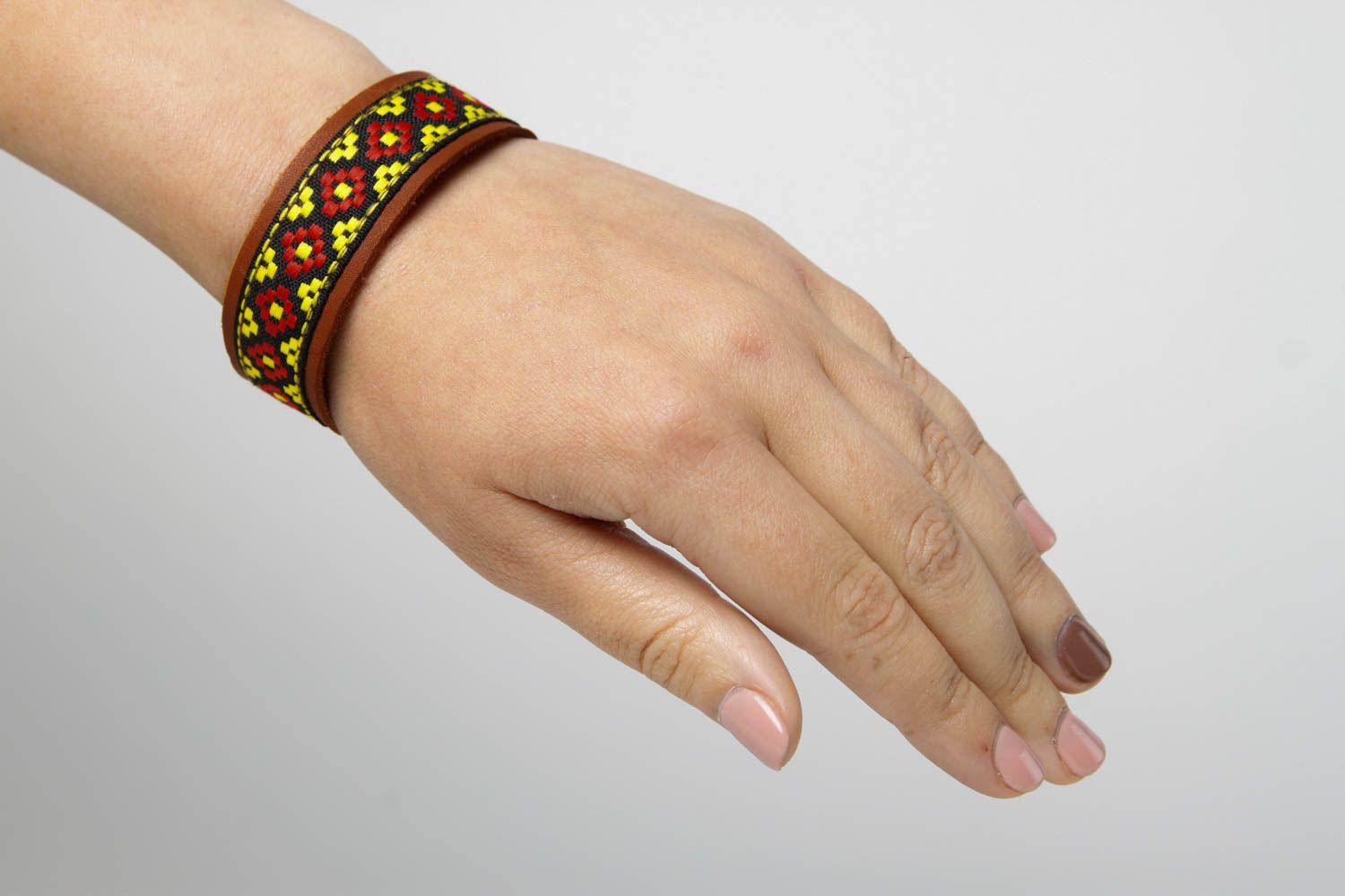 Bracelet cuir Bijou fait main avec ornements réglable Accessoire femme photo 2