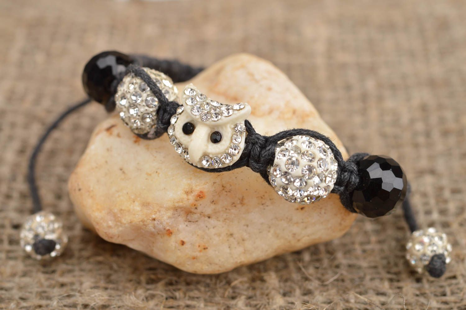 Bracelet fait main noir tressé en lacets avec perles et strass Chouette photo 1