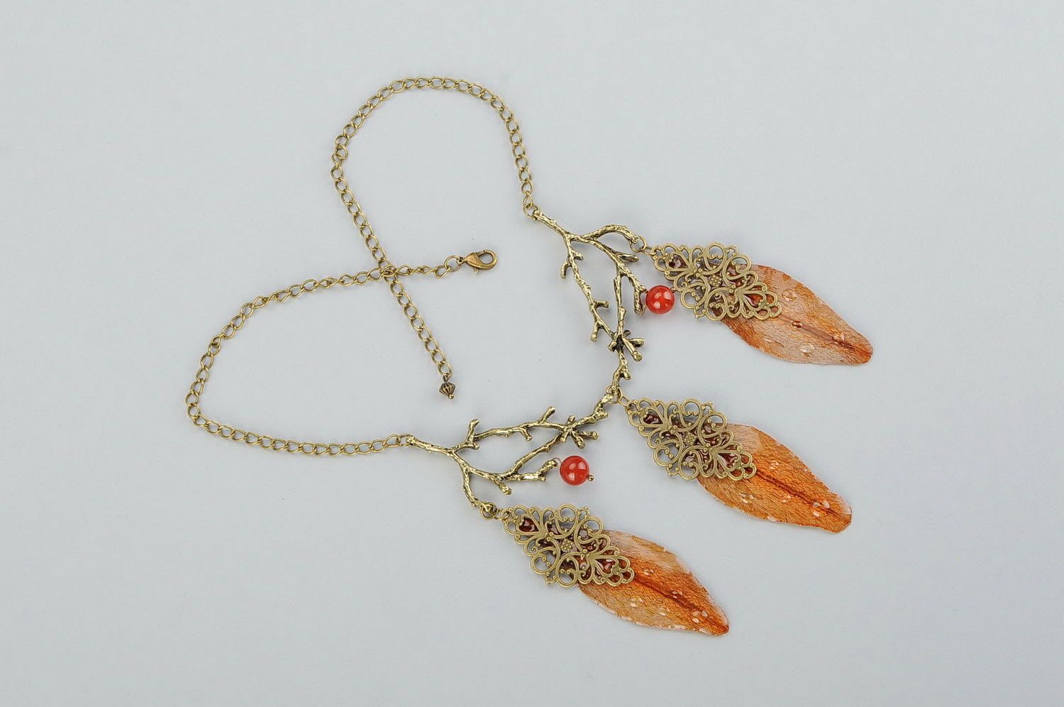 Necklace made of the petals of a lily in epoxy resin photo 3