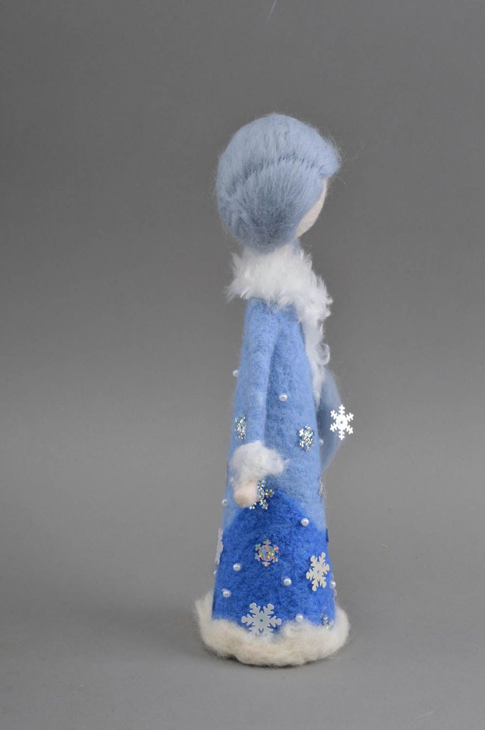 Poupée décorative en laine naturelle feutrée faite main couleurs bleues photo 2