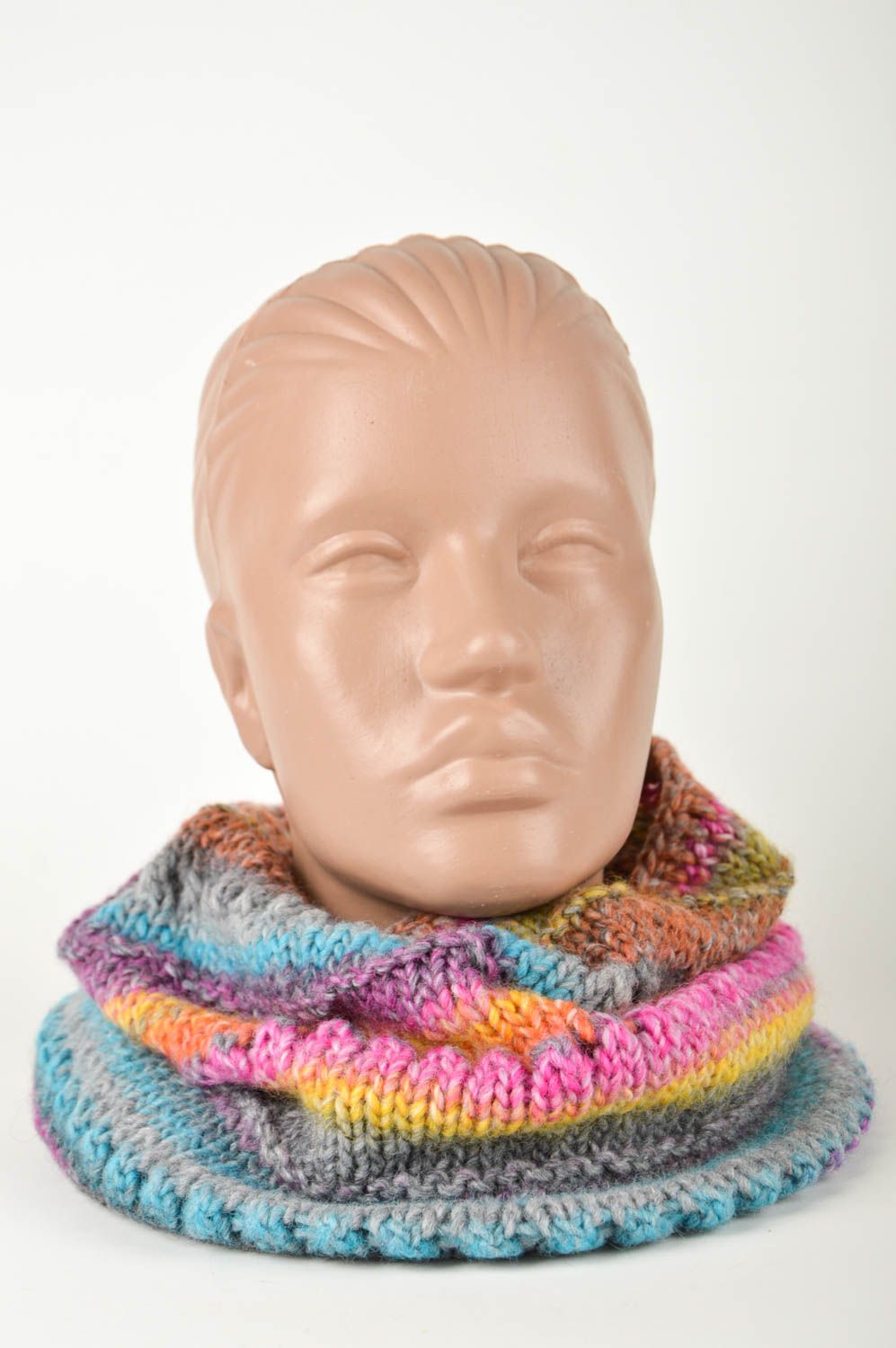 Bufanda cerrada hecha a mano accesorio tejido a ganchillo complemento de mujer foto 2