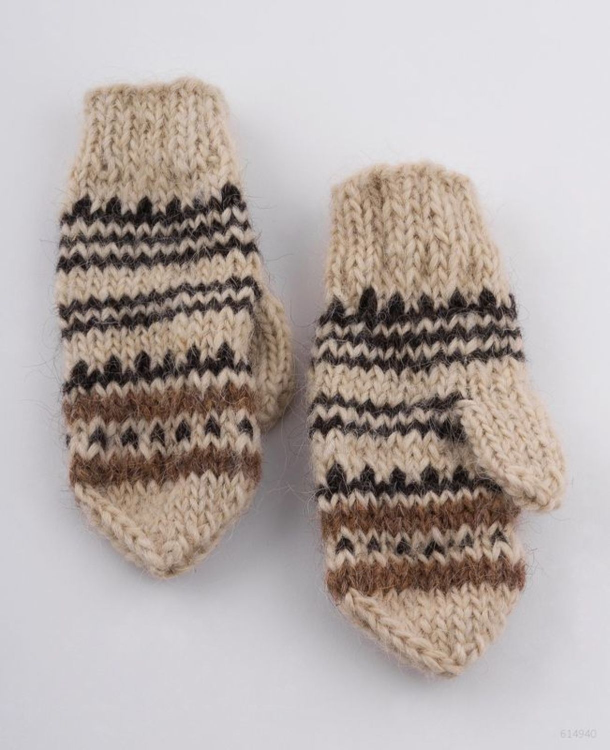 Woman's woolen mittens photo 2