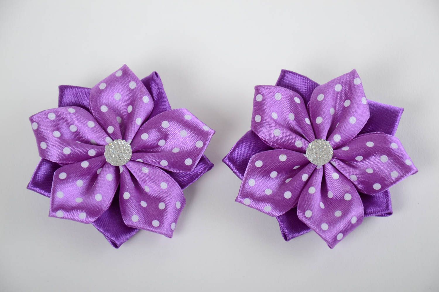 Set of 2 handmade decorative hair clips with violet ribbon flowers for kids photo 2