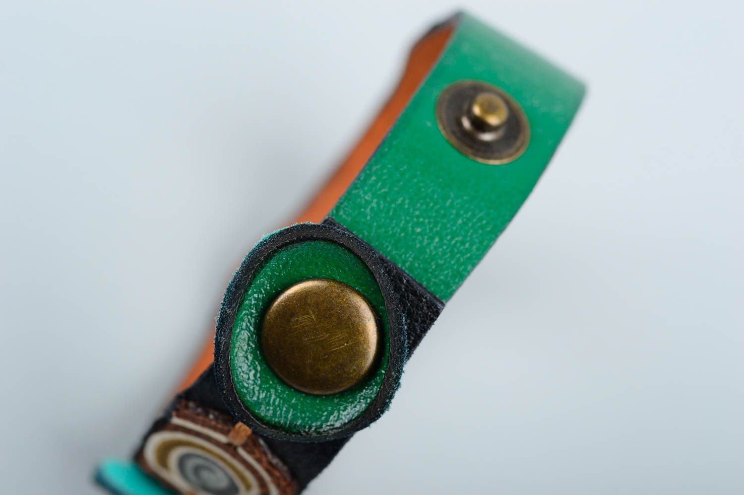 Браслет из кожи украшение ручной работы кожаный браслет зеленый стильный фото 5