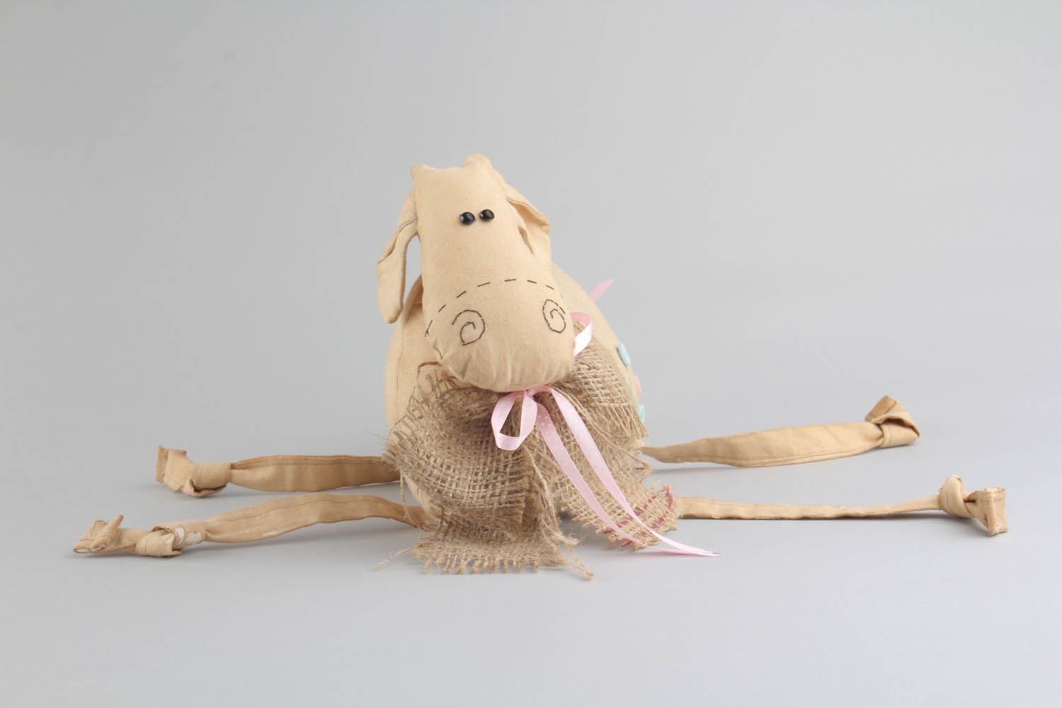 Brinquedo macio têxtil feito à mão para decoração do interior de materiais naturais Vaca foto 1