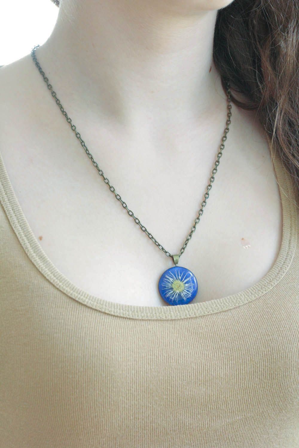 Neck pendant with dried flower Camomile photo 1