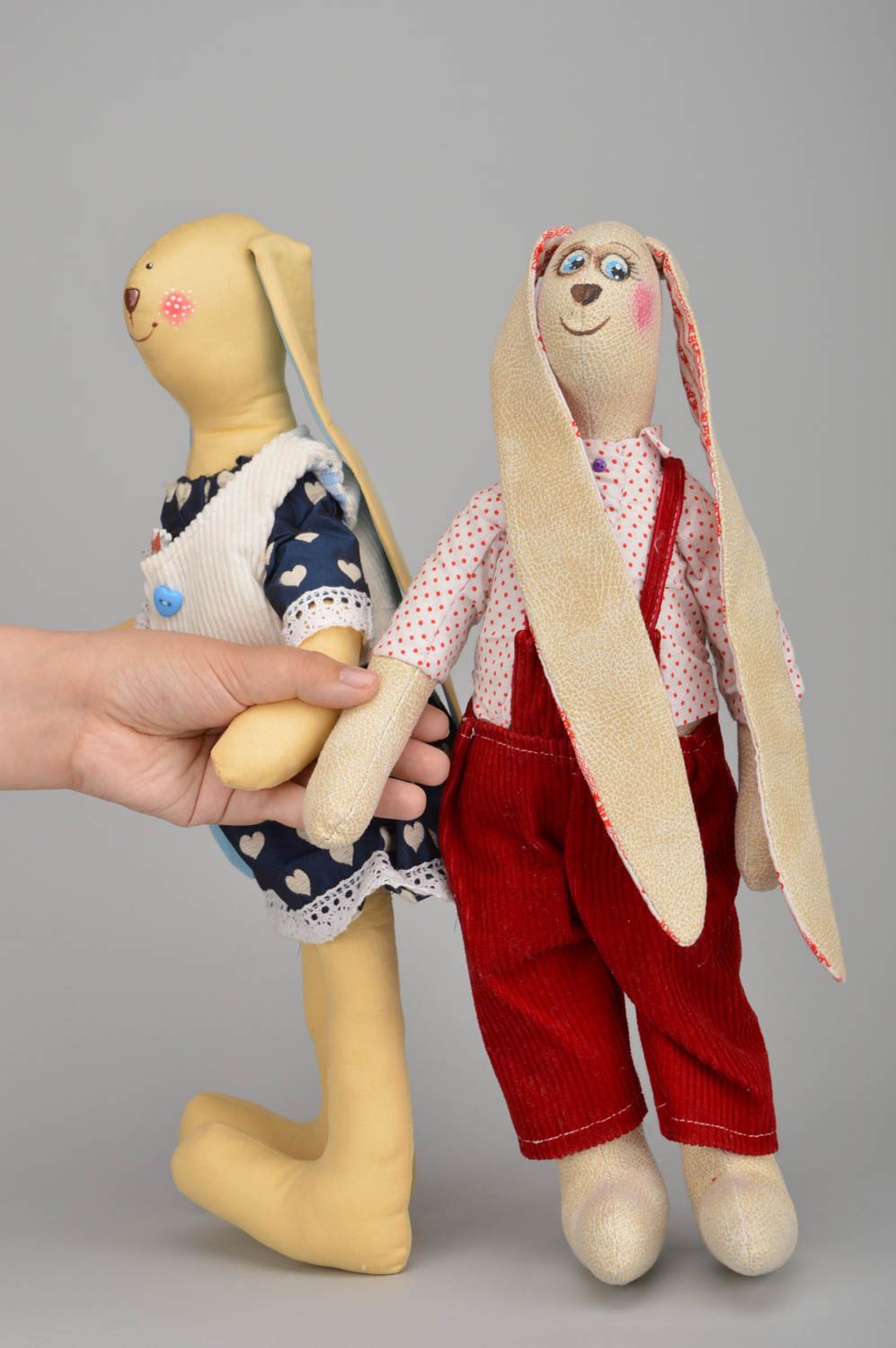 Handgemachte Kuscheltiere Hasen aus Textil für Interieur schön künstlerisch toll foto 3