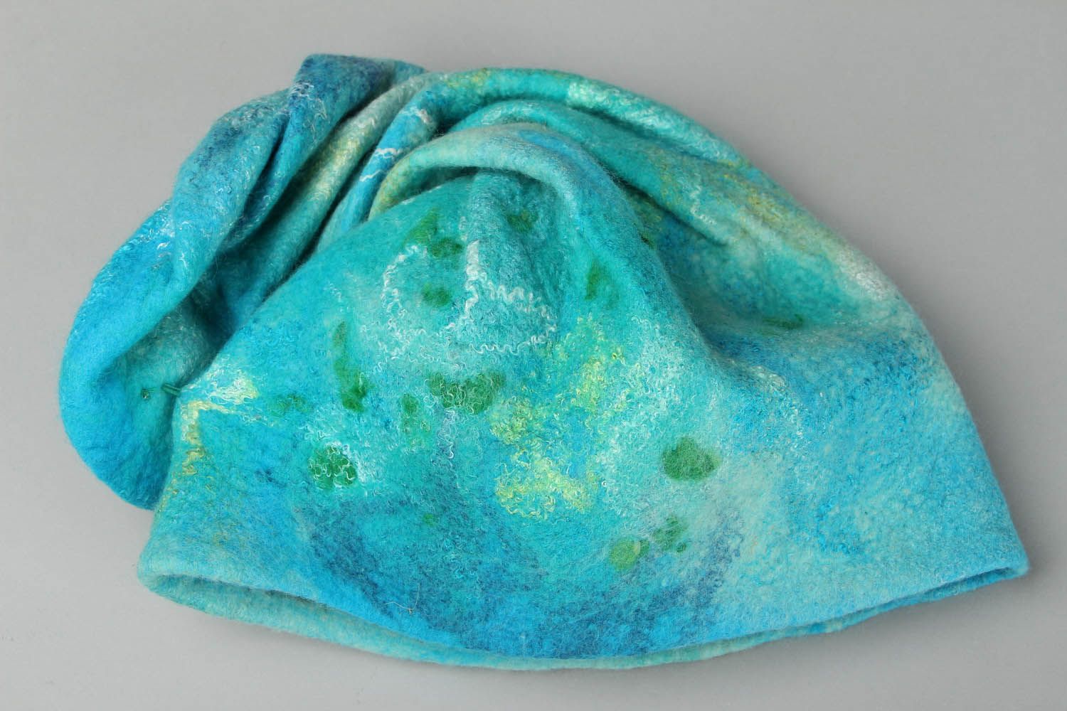 Bonnet turquoise en laine feutrée faite main photo 1