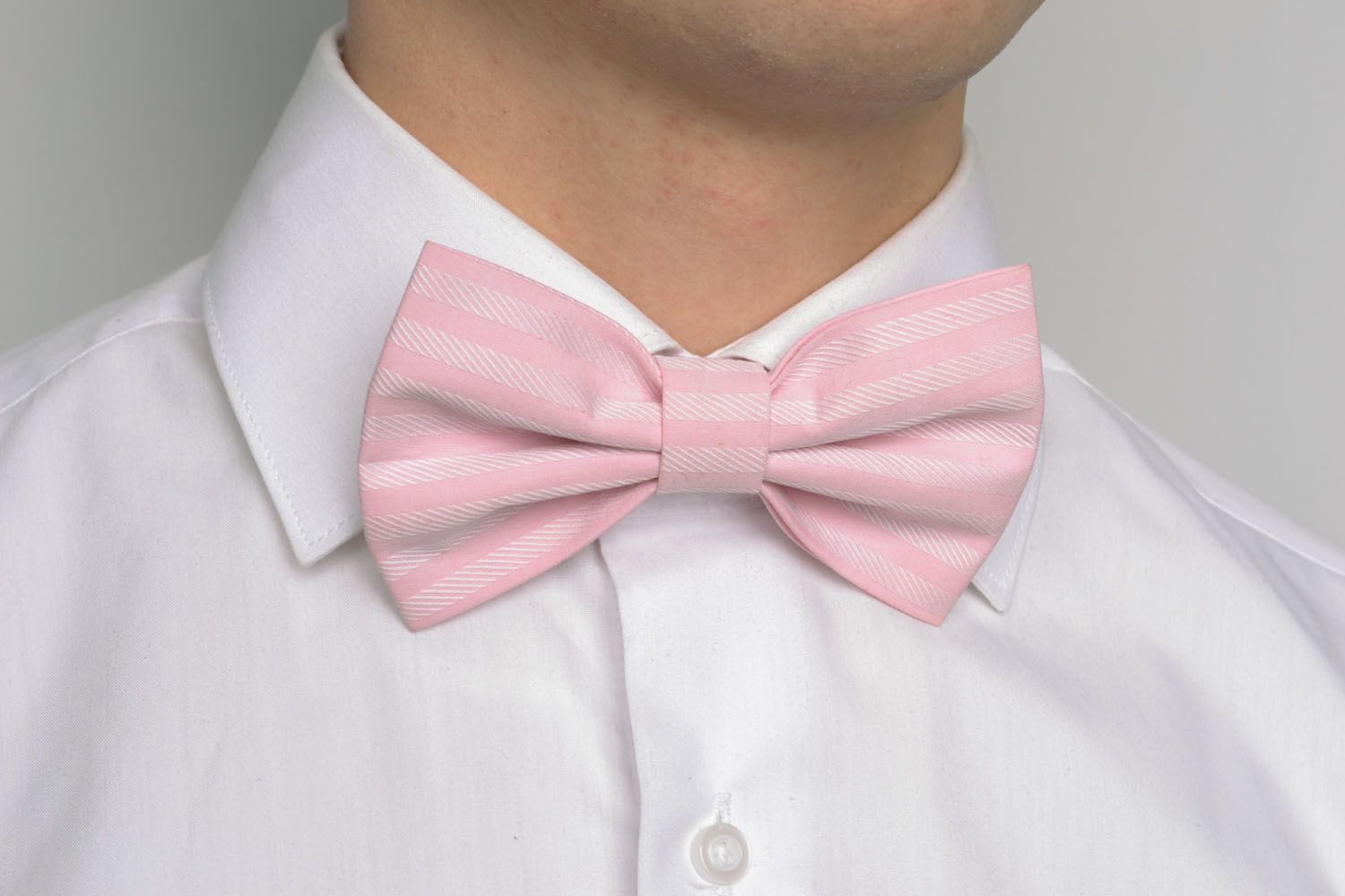 Pink bow tie for costume photo 1