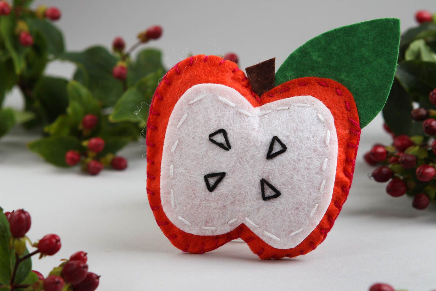Juguete artesanal fruta de fieltro manzana roja regalo original para niño foto 1