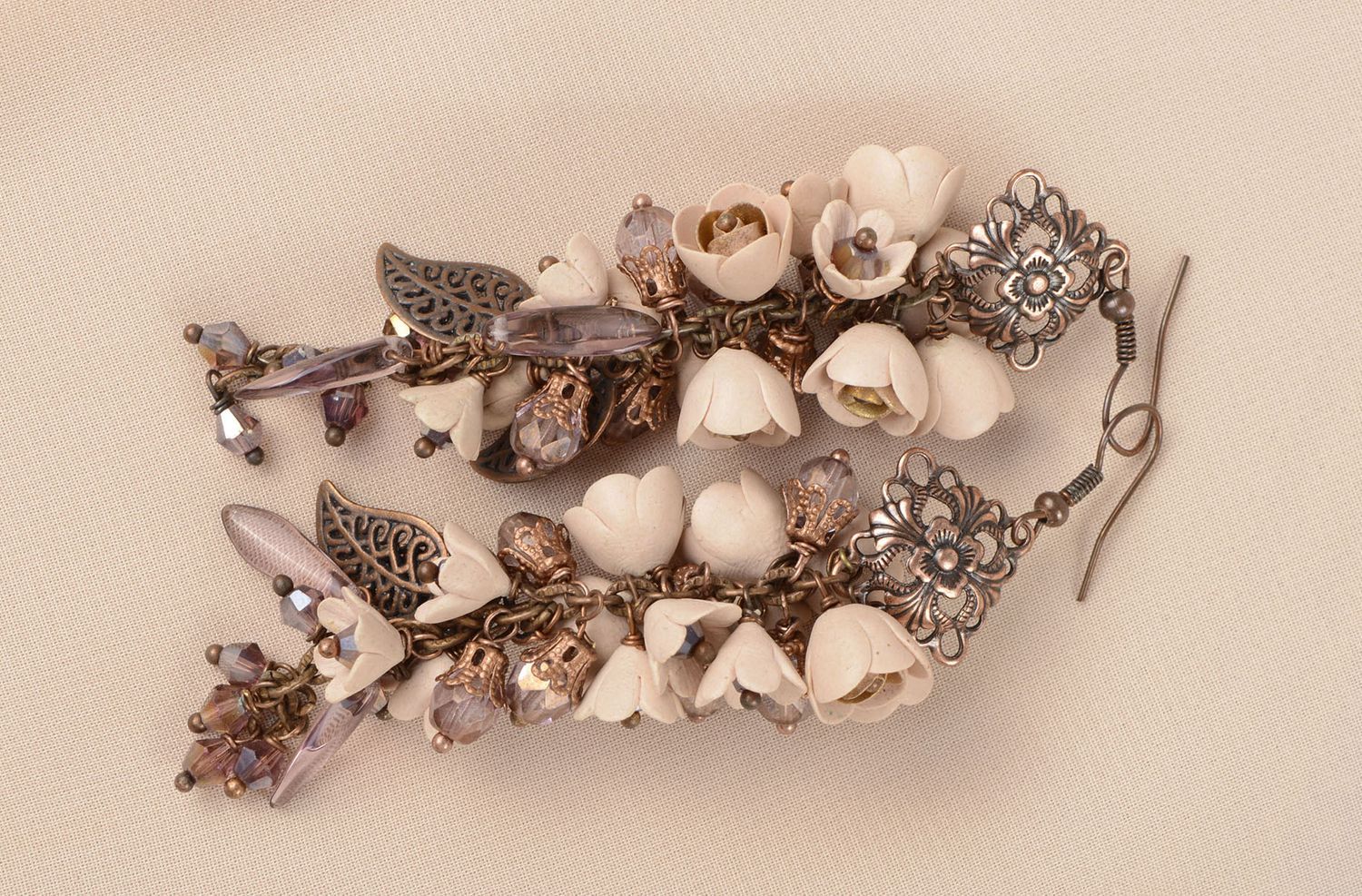 Handmade lange Blumen Ohrringe beige Polymer Schmuck Accessoire für Frauen foto 1