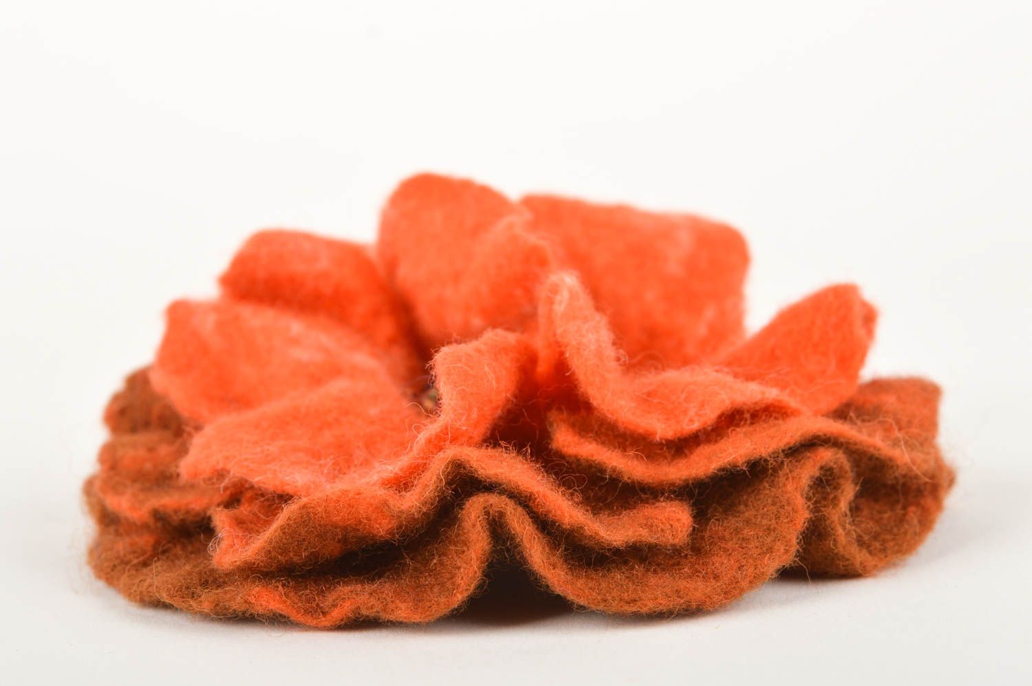 Broche fleur orange Bijou fait main grosse en laine feutrée Cadeau femme photo 3