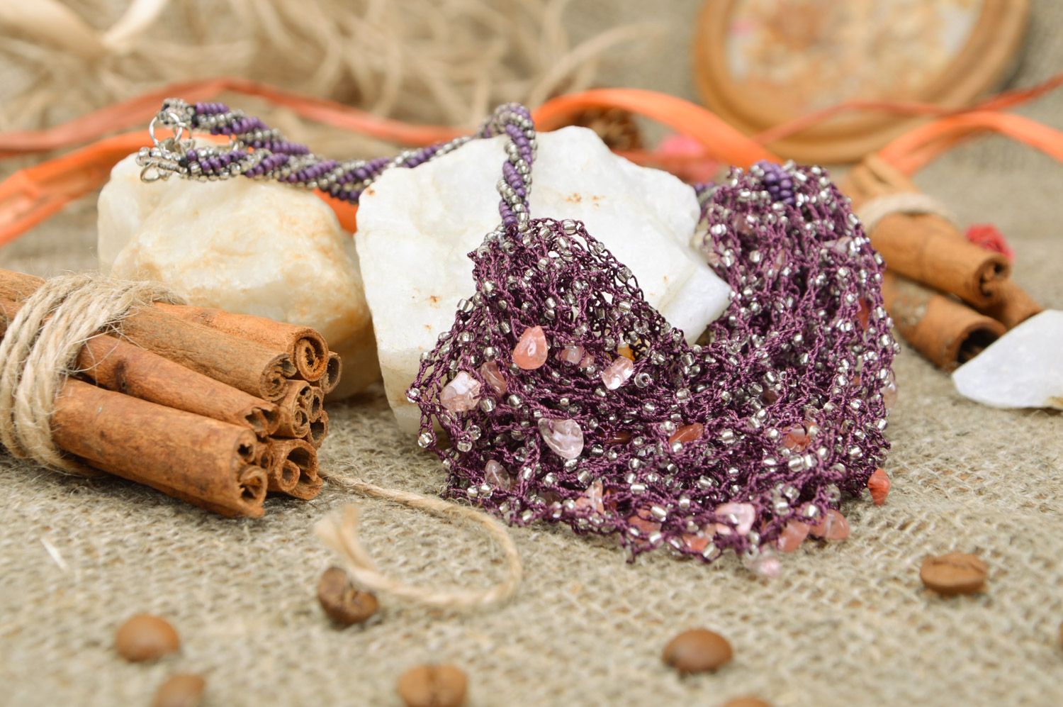 Bijou massif collier en perles de rocaille lilas tressé fait main pour femme photo 3
