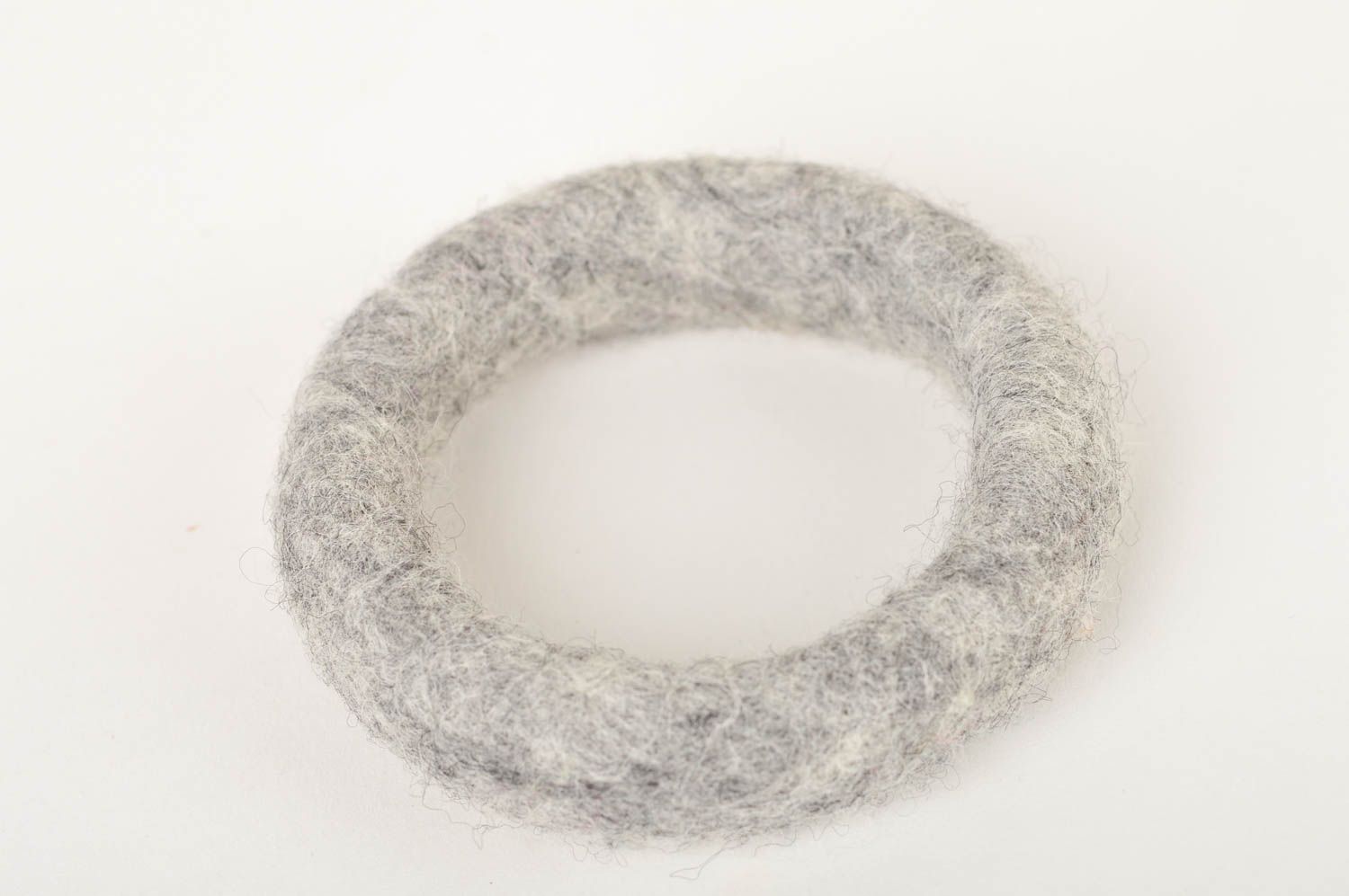 Bracciale di lana fatto a mano accessorio originale braccialetto di moda
 foto 2