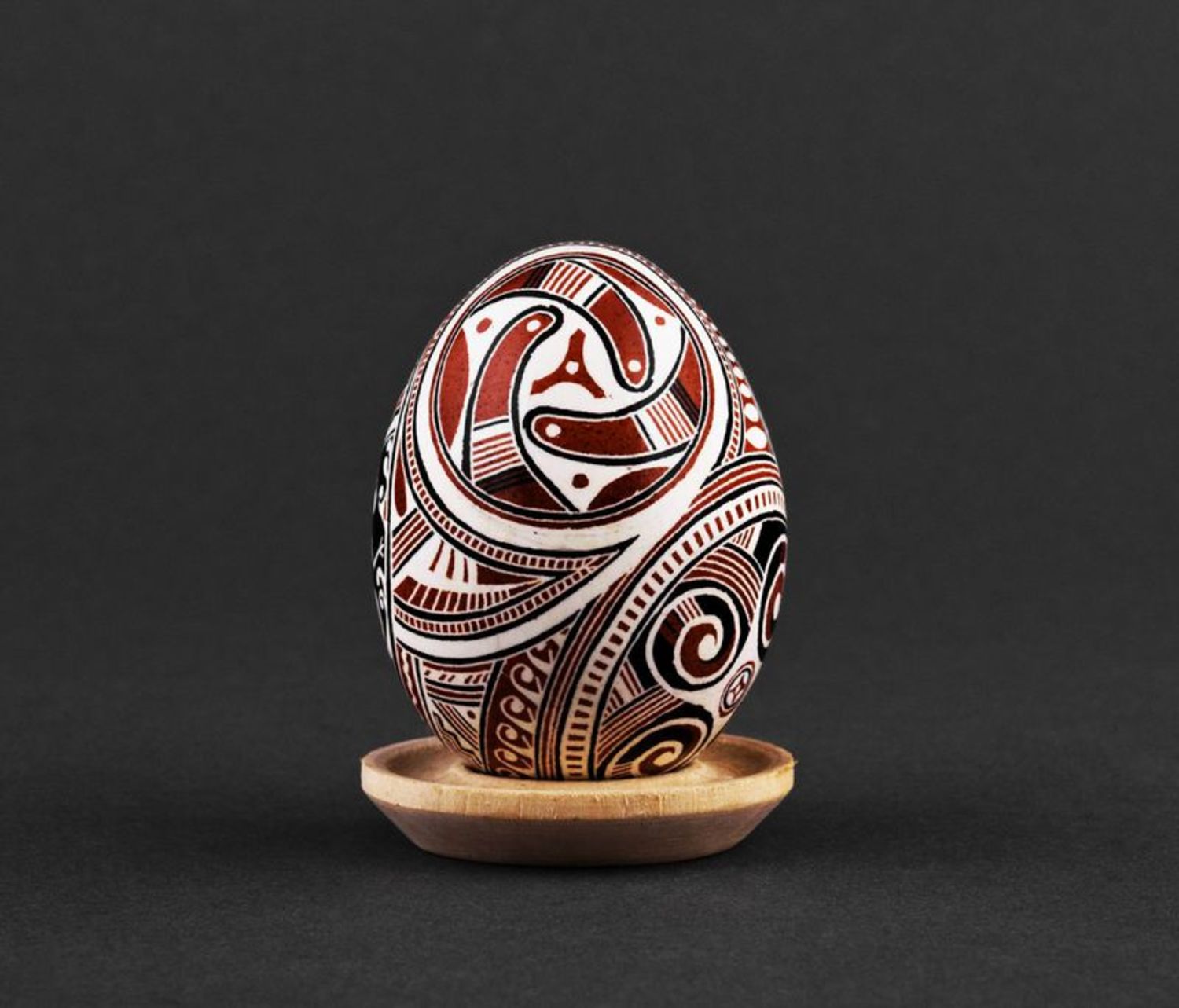 Oeuf de Pâques peint de colorants d'aniline fait main motifs ethniques photo 2