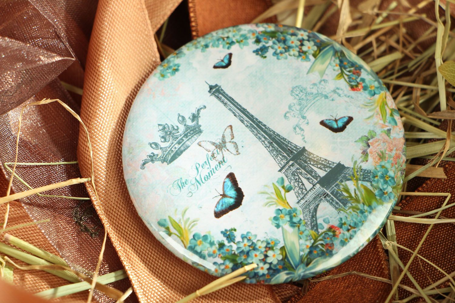 Pocket mirror with an image of Eiffel tower photo 4