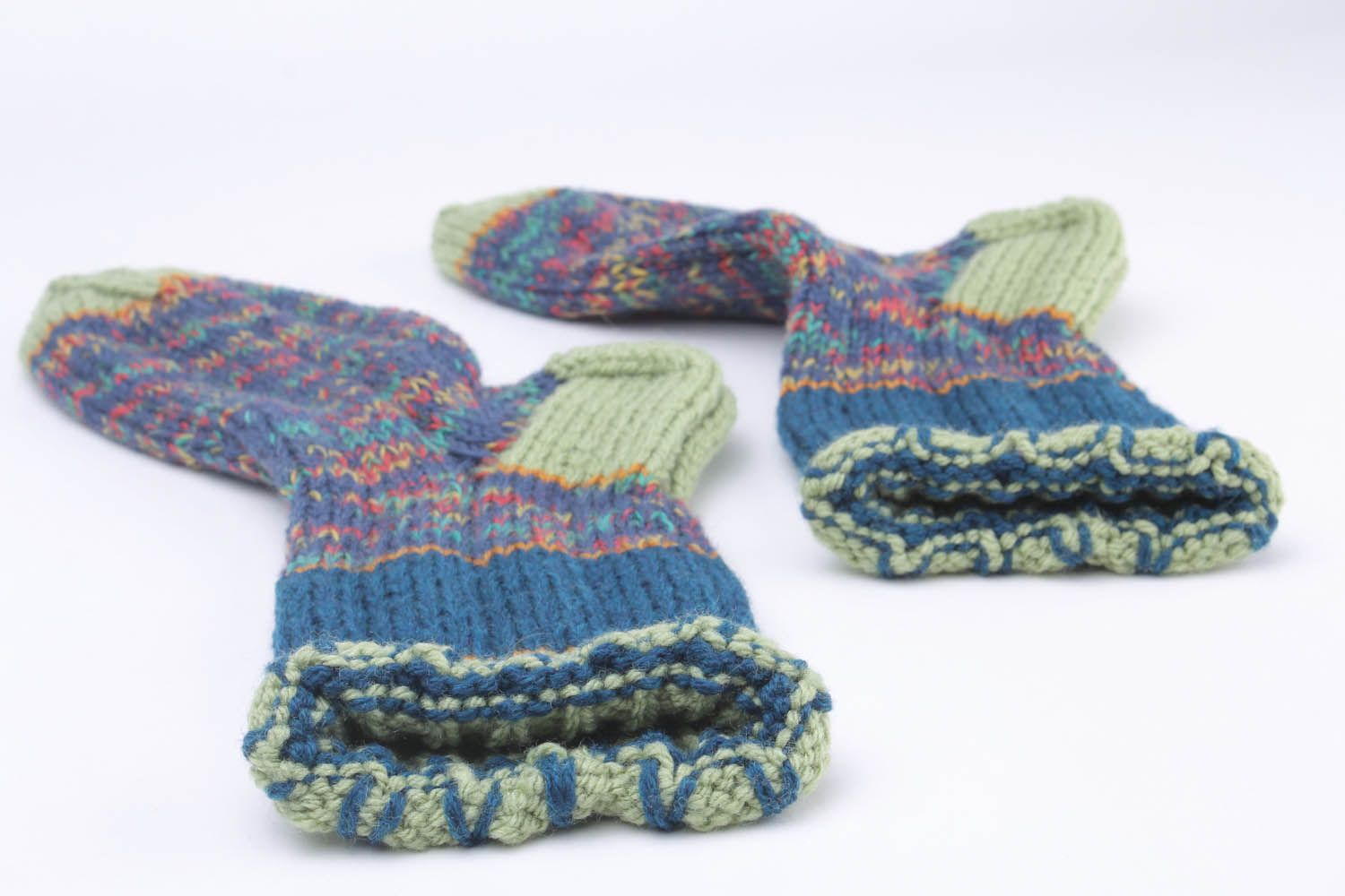 Chaussettes faites main tricotées en laine photo 3