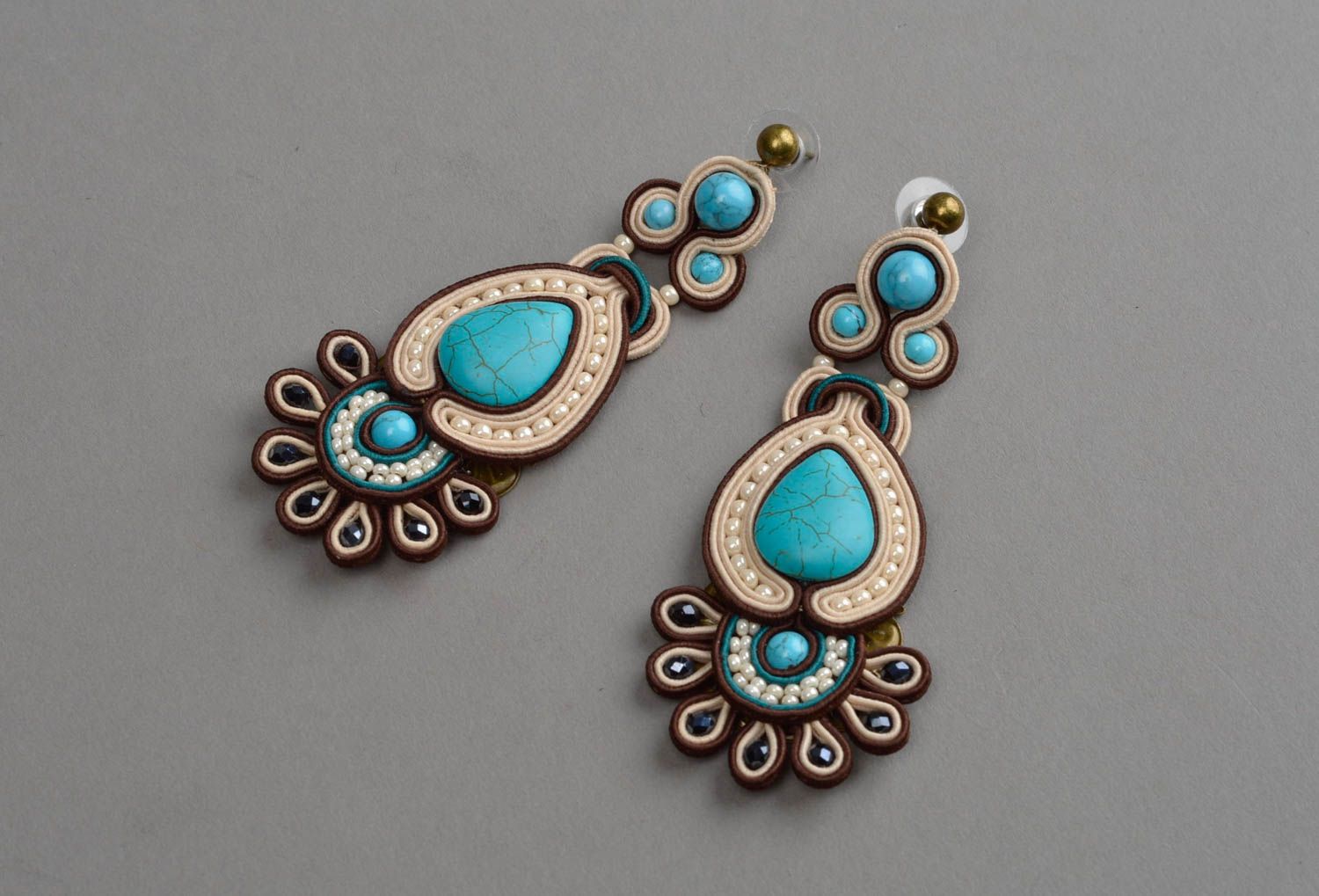 Orecchini di perle fatti a mano lunghi accessorio originale bello da donna
 foto 2