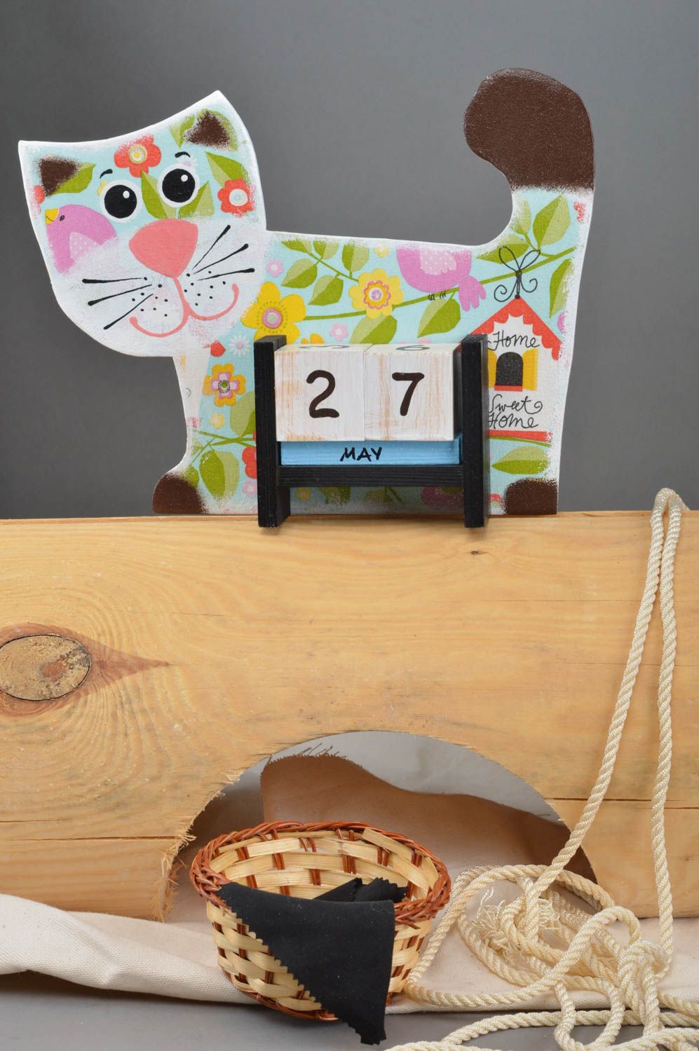 Holz Tischkalender für Kinder in Form von blumiger Katze handmade Decoupage  foto 1