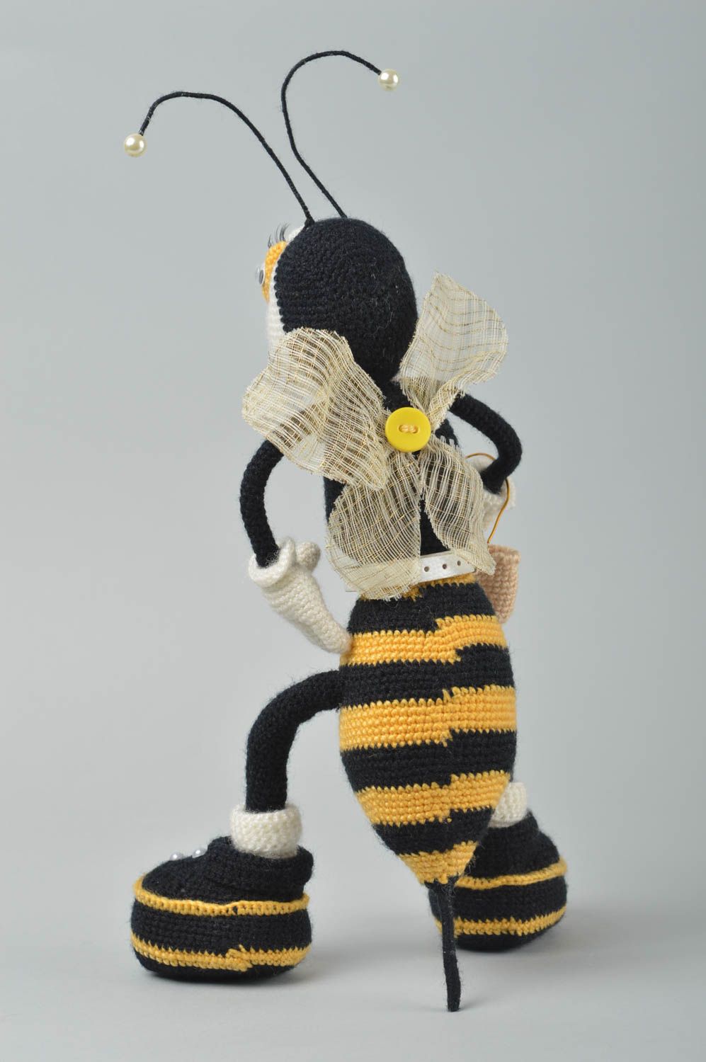 Handmade Stofftier Biene gehäkeltes Spielzeug Kuscheltier Stoff originell foto 3