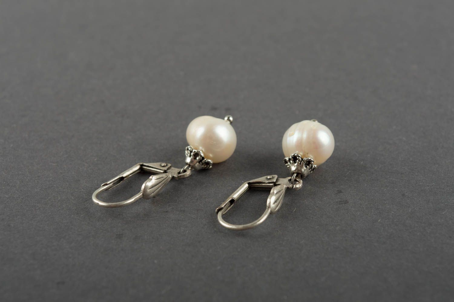 Elegant cute designer tender handmade earrings made of pearls and brass photo 4