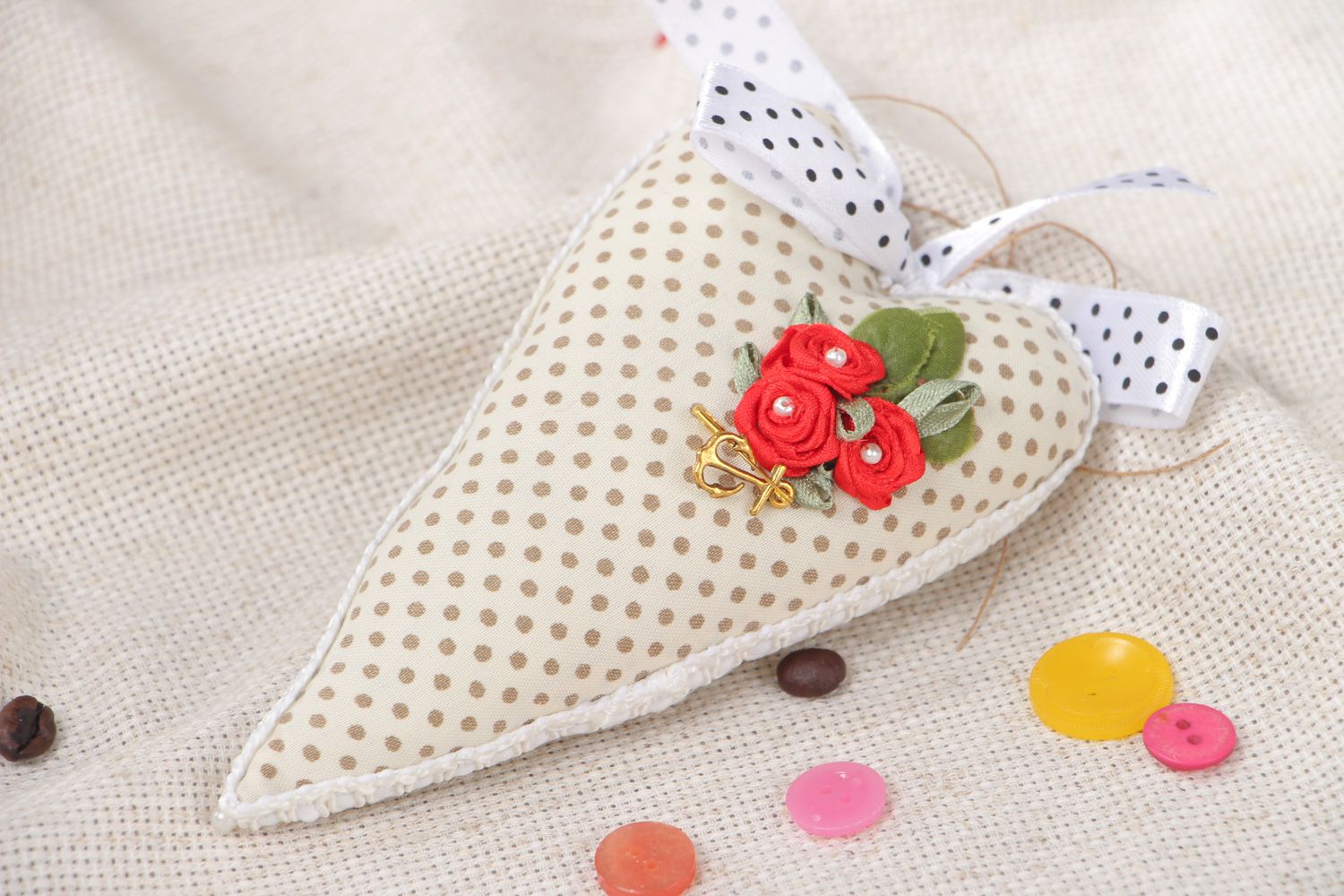 Belle décoration pendante en tissu à pois en coton blanc cœur faite main photo 5