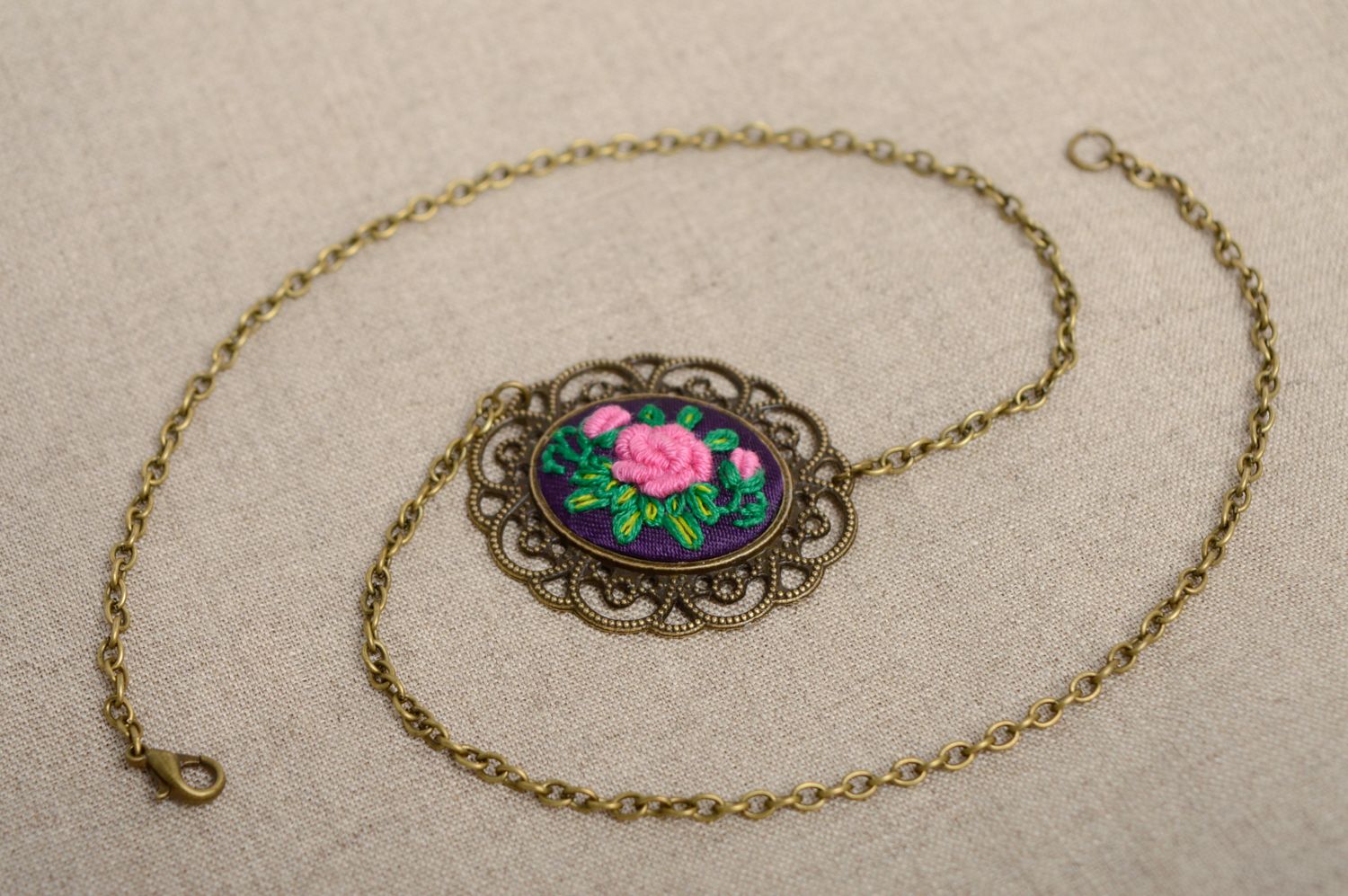 Rococo embroidered ring and pendant Tea Rose photo 4