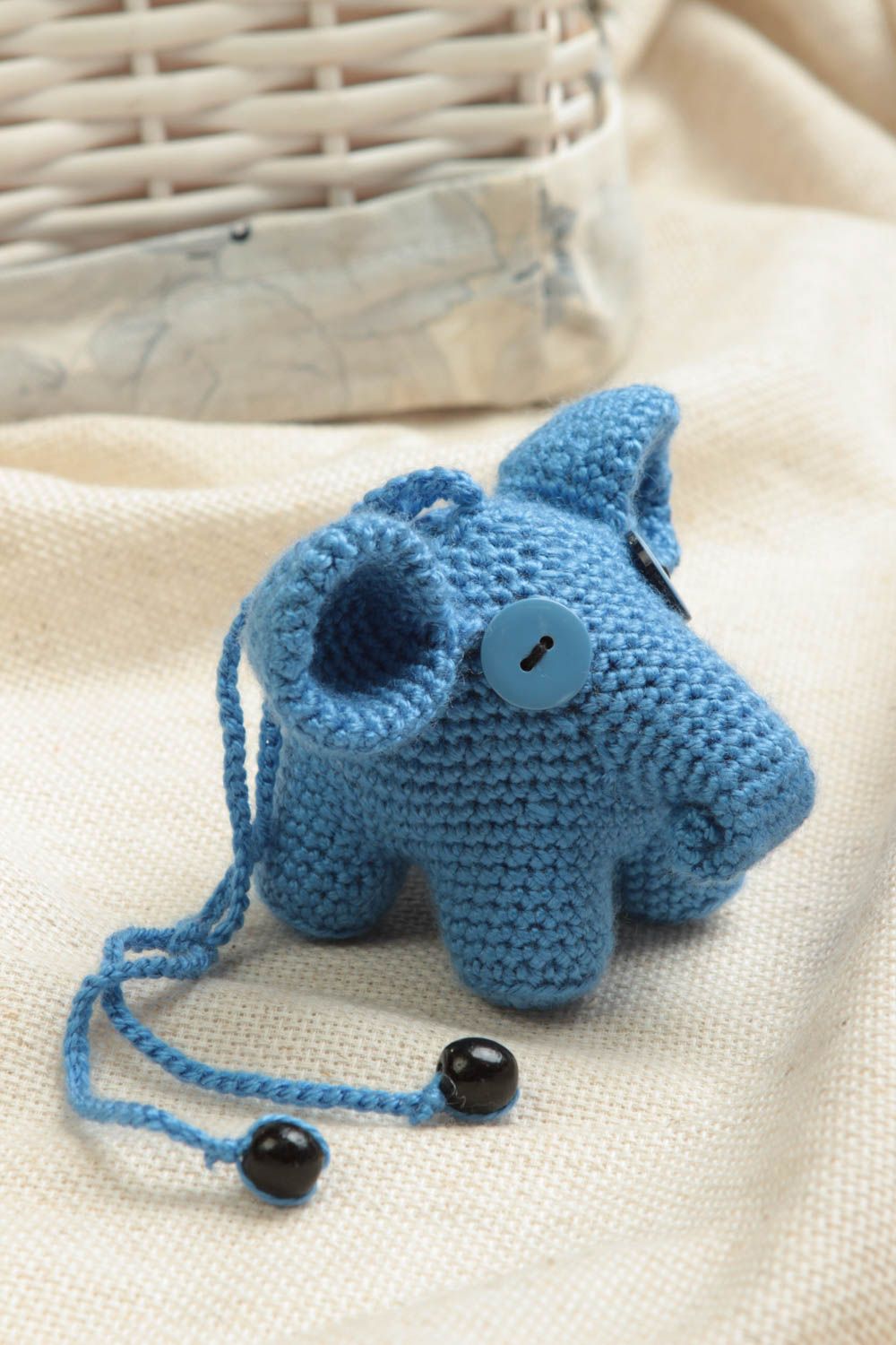 Jouet éléphant bleu tricoté en fils acryliques au crochet fait main pour enfant photo 1
