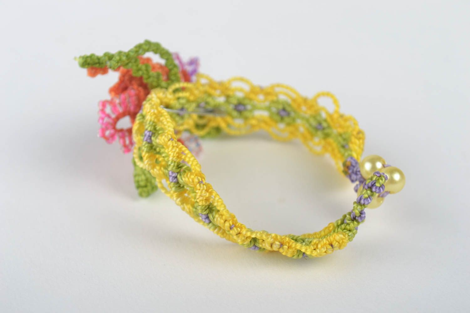 Украшения ручной работы плетеная брошь с цветами и браслет на руку макраме фото 4