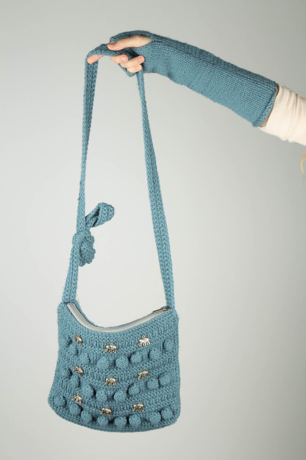 Knitted bag and mitts photo 2