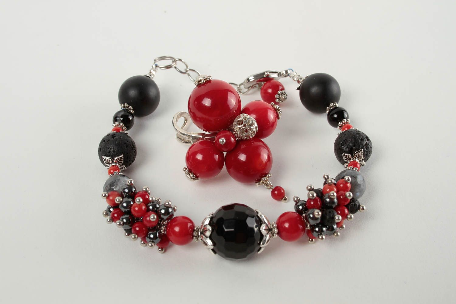 Bague corail Bracelet fait main Accessoires femme noir et rouge design photo 3